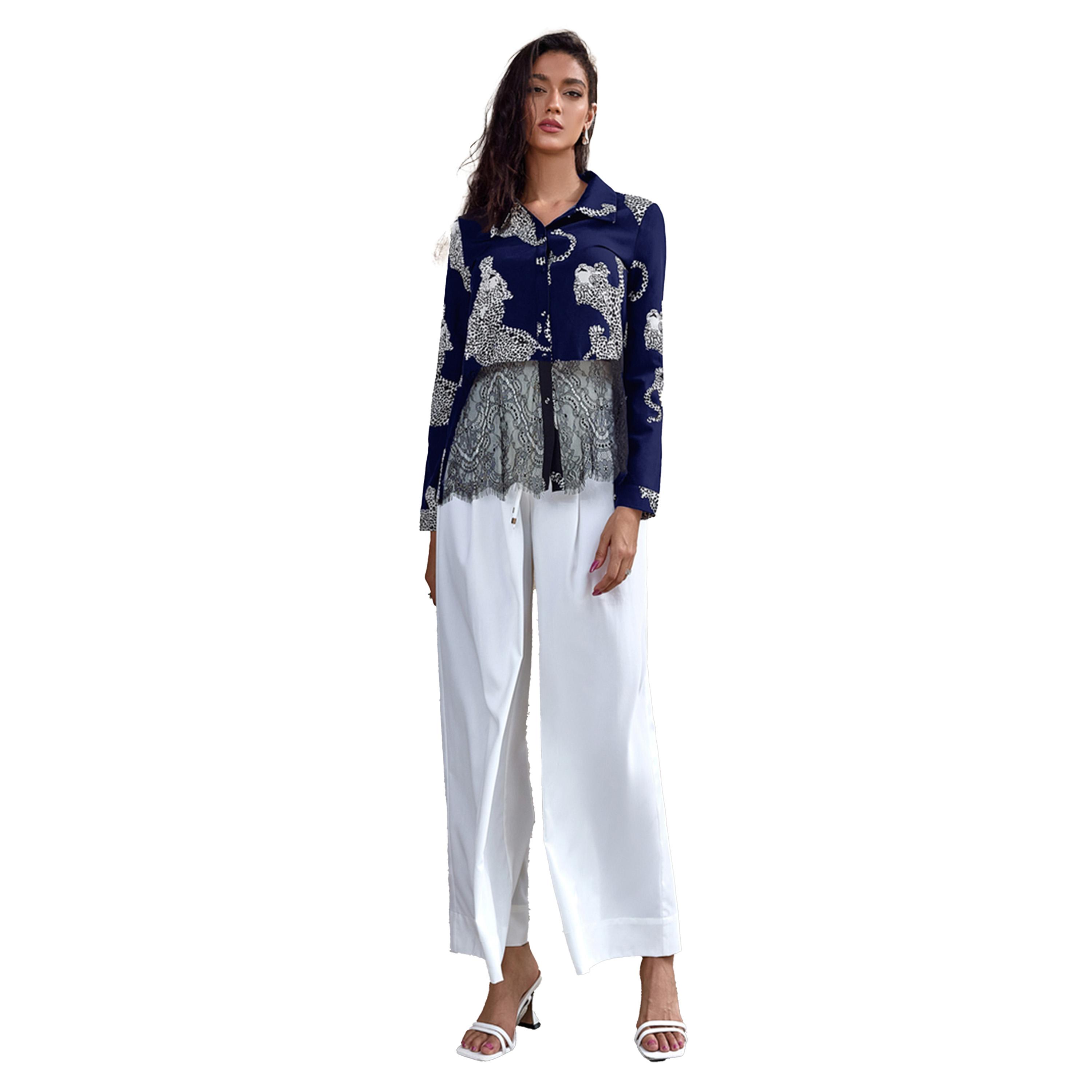 بلوزة بطبعة جرافيك وتفاصيل مُرقعة بدانتيل-women-clothing-shirtsandblouses-shirts-image-5
