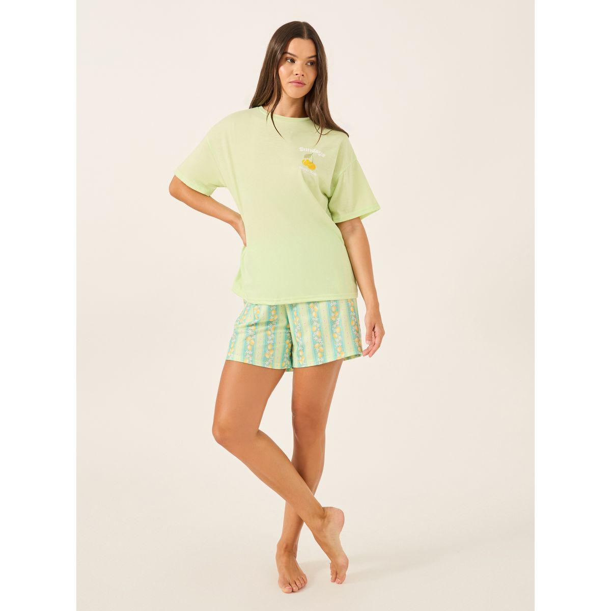 طقم بيجاما من شورت وتيشيرت بطبعة جرافيك-women-clothing-nightwear-pyjamas-shortsets-image-1