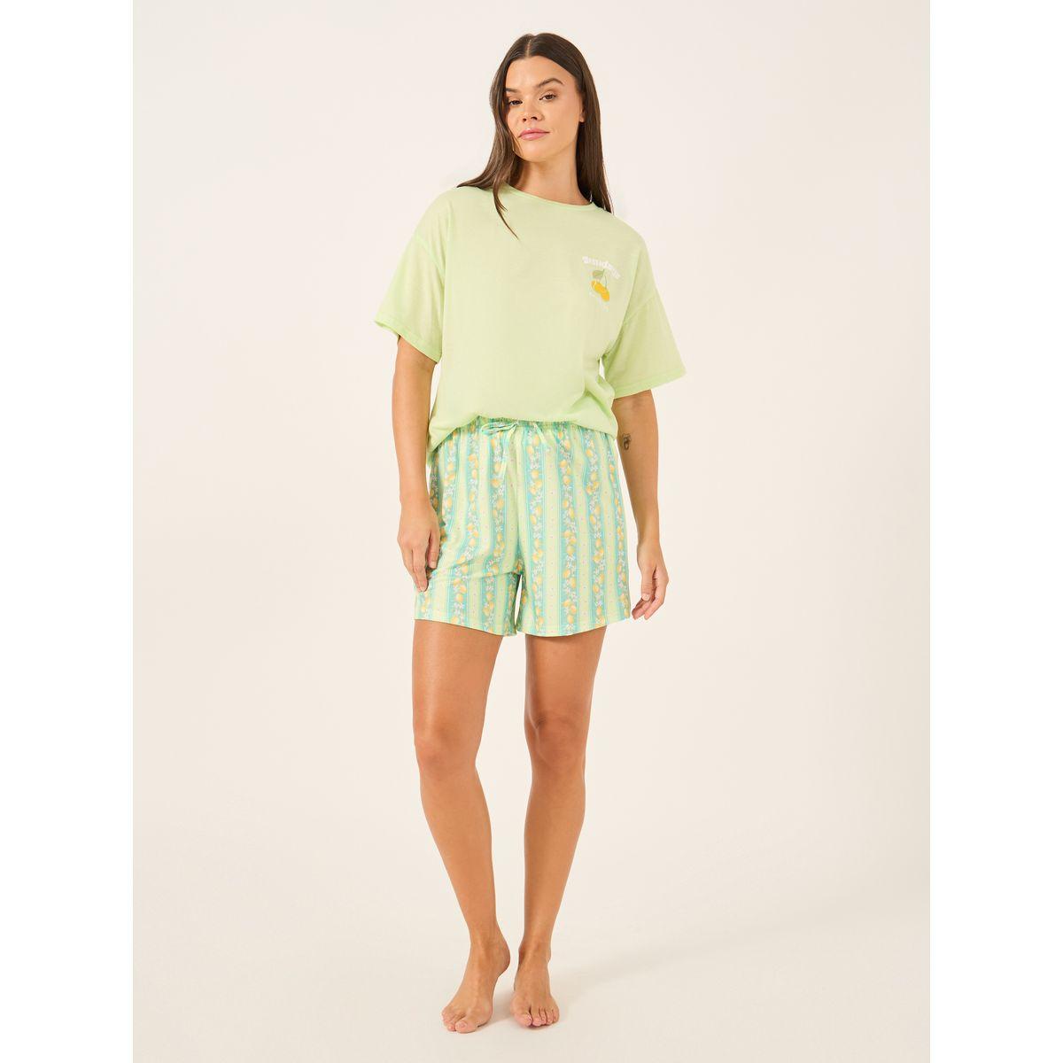 طقم بيجاما من شورت وتيشيرت بطبعة جرافيك-women-clothing-nightwear-pyjamas-shortsets-image-2