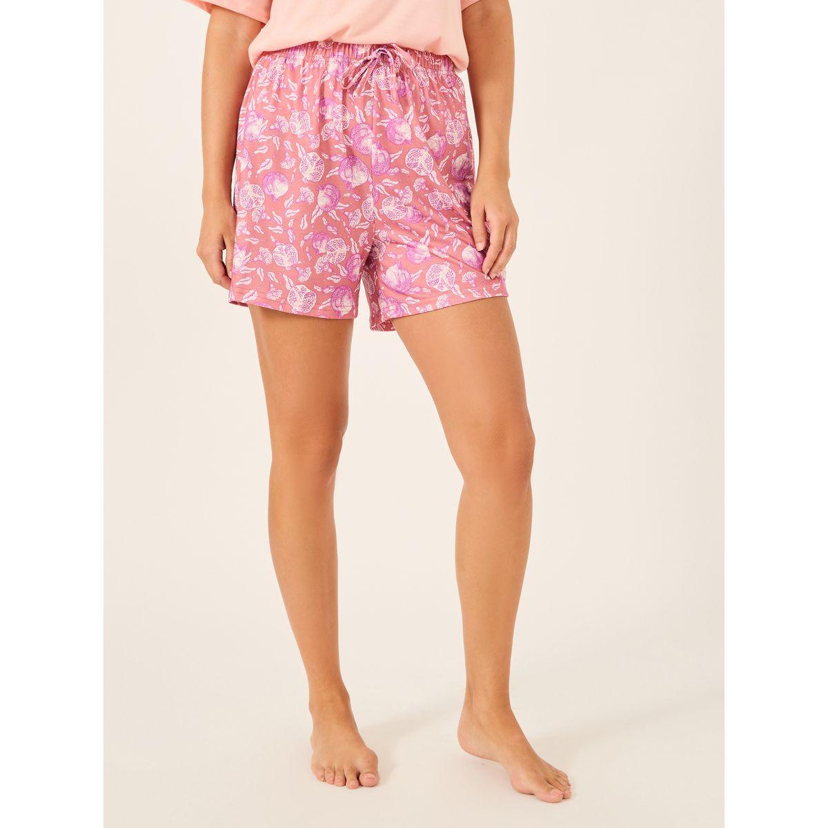 طقم بيجاما من شورت وتيشيرت بطبعة كتابة-women-clothing-nightwear-pyjamas-shortsets-image-7