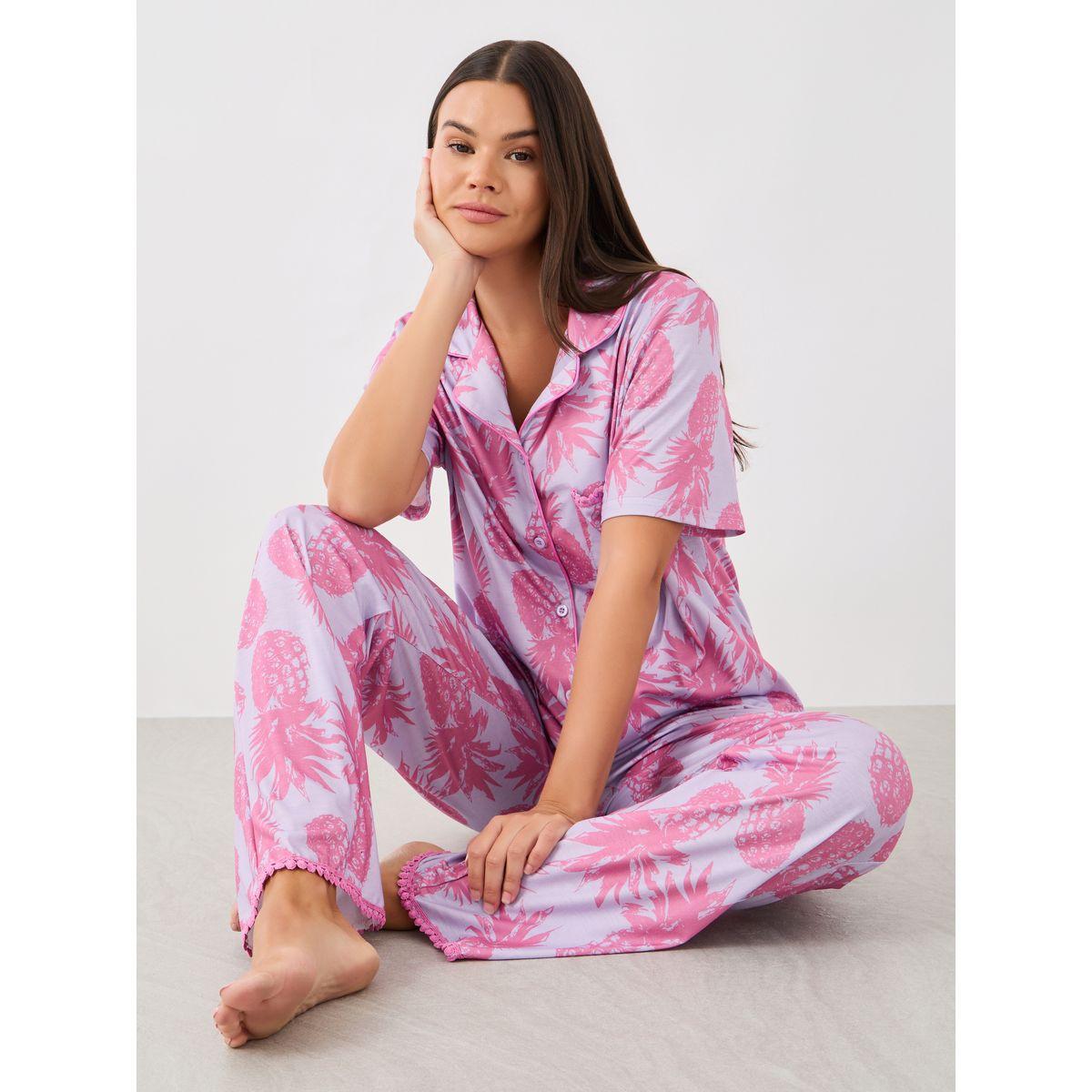 طقم بيجاما من بنطال وبلوزة بطبعات كاملة-women-clothing-nightwear-pyjamas-longsets-image-1
