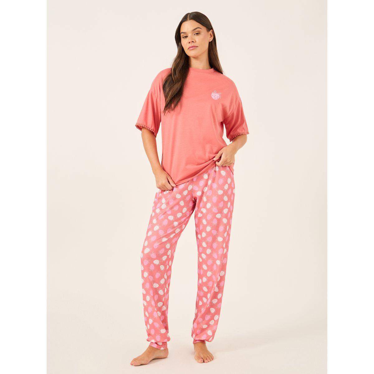 طقم بيجاما من بنطال وتيشيرت بطبعة جرافيك-women-clothing-nightwear-pyjamas-longsets-image-1