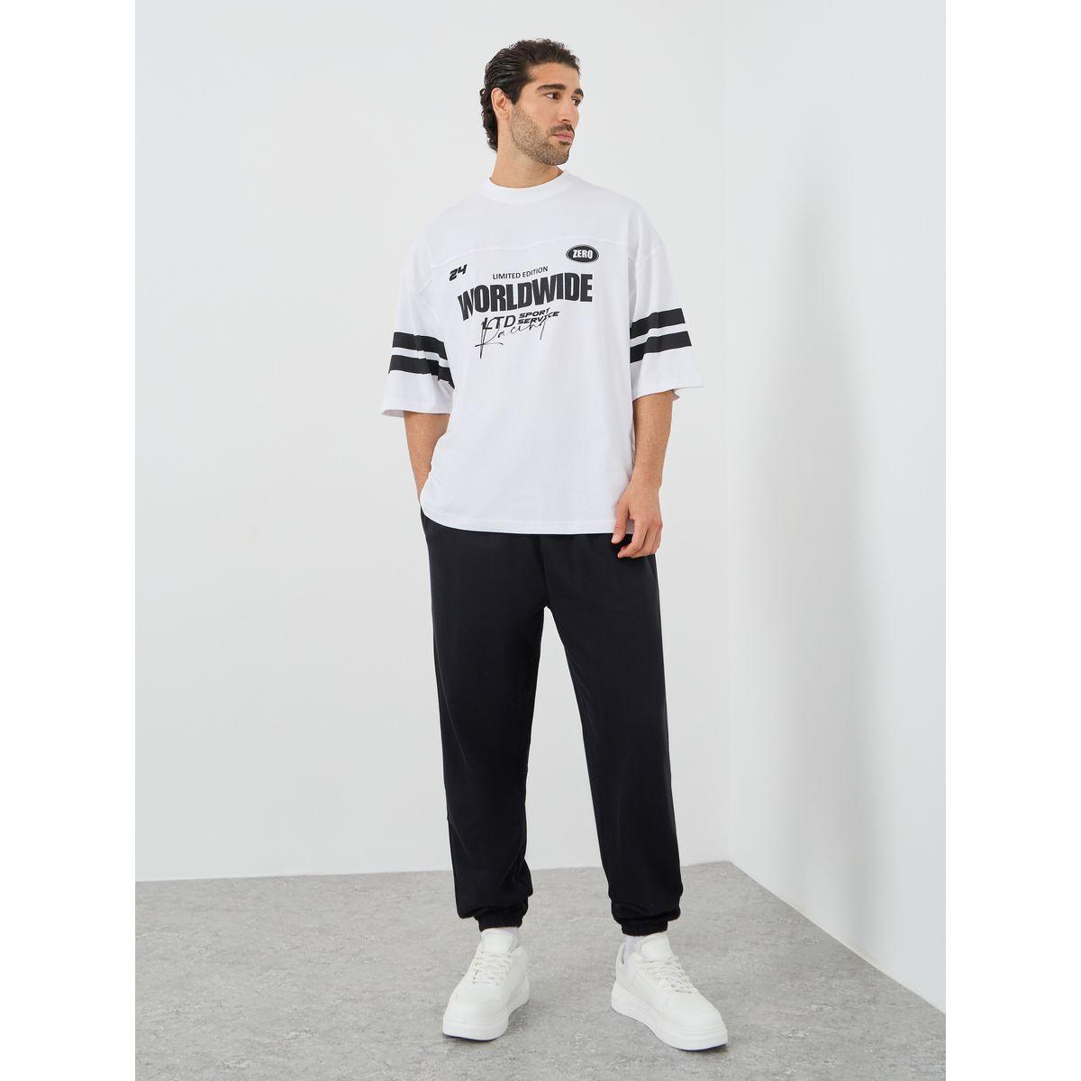 جوغر فضفاض بطبعة كتابة وأربطة-men-clothing-bottoms-joggers-image-3