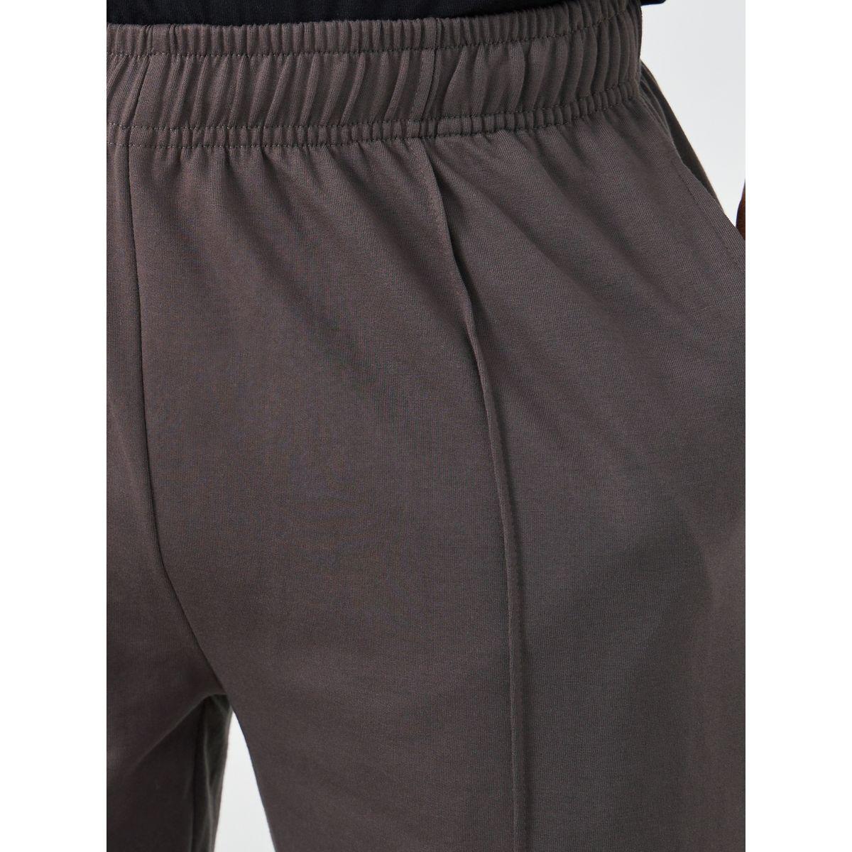 جوغر بقصة مريحة وتفاصيل محزوزة-men-clothing-bottoms-joggers-image-3