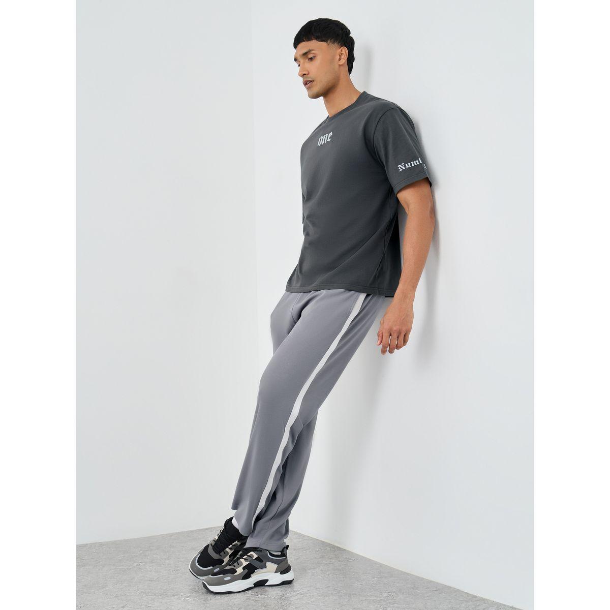 جوغر بقصة مريحة مع تفاصيل شريط جانبي-men-clothing-bottoms-joggers-image-2