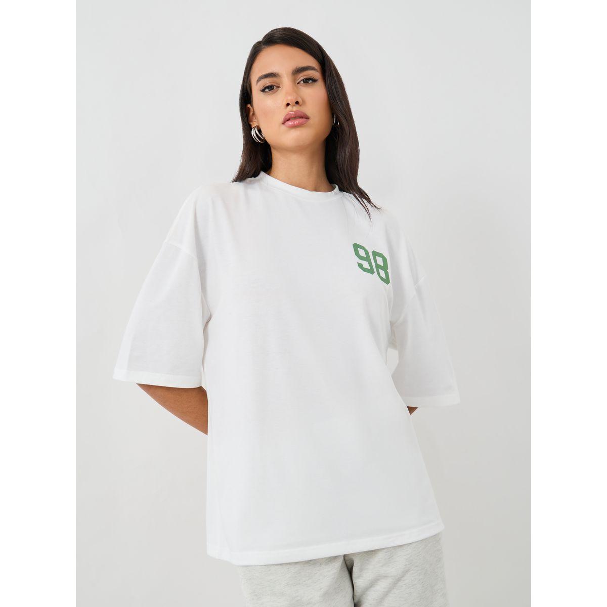 تيشيرت فضفاض بطبعة كتابة وياقة دائرية-women-clothing-tshirts-image-2