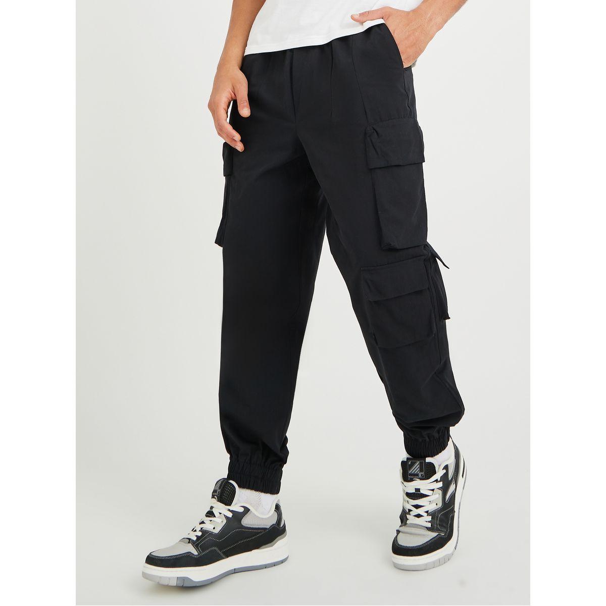 جوغر بقصة مريحة وتفاصيل جيوب-men-clothing-bottoms-joggers-image-1