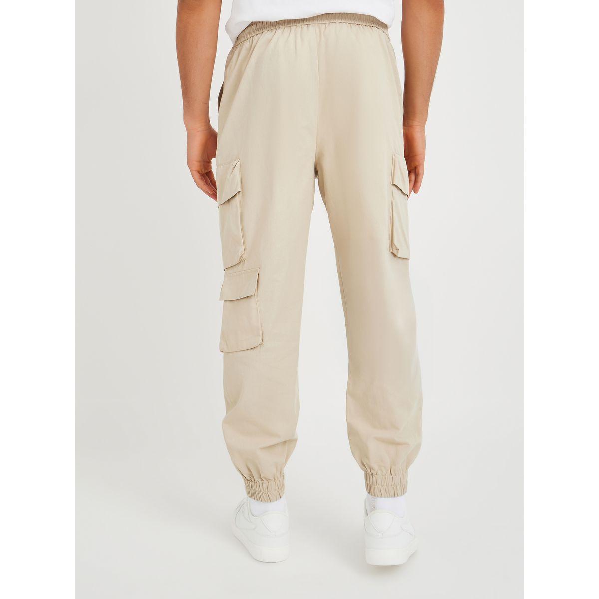 بنطال جوغر بقصة مريحة مع تفاصيل جيوب-men-clothing-bottoms-joggers-image-4