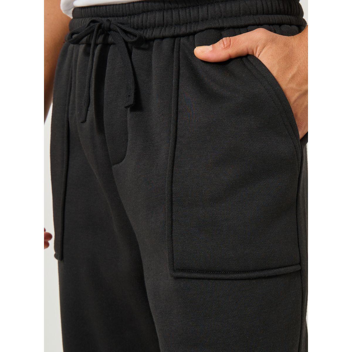 جوغر فضفاض بحافة مفتوحة وتفاصيل جيب-men-clothing-bottoms-joggers-image-3
