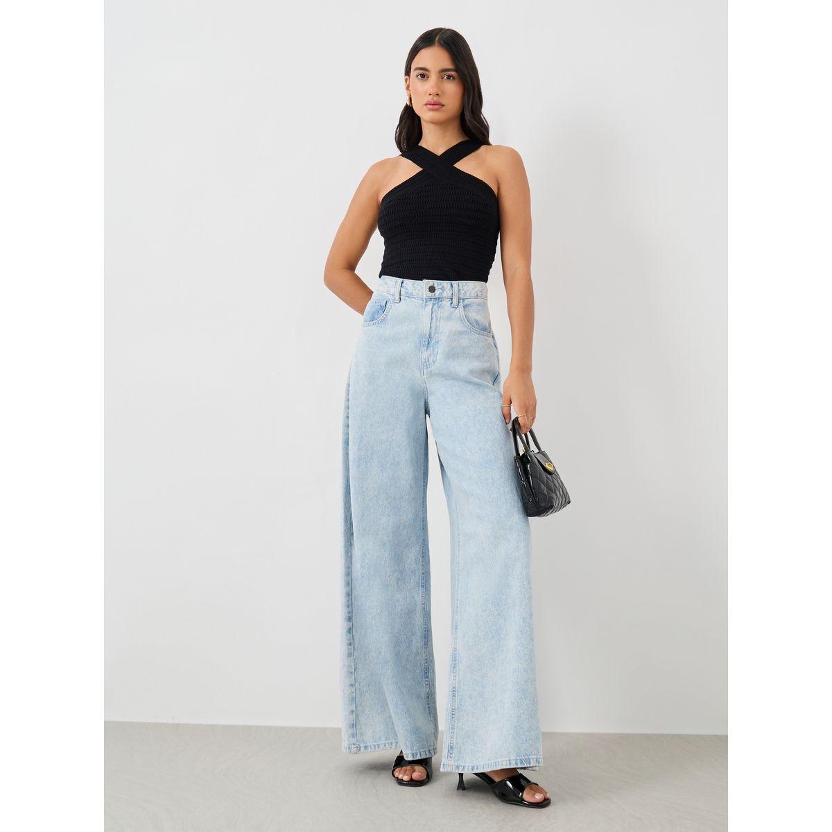 بلوزة بلا أكمام محبوكة بكروشيه وياقة بنمط كروس-women-clothing-tshirts-image-3