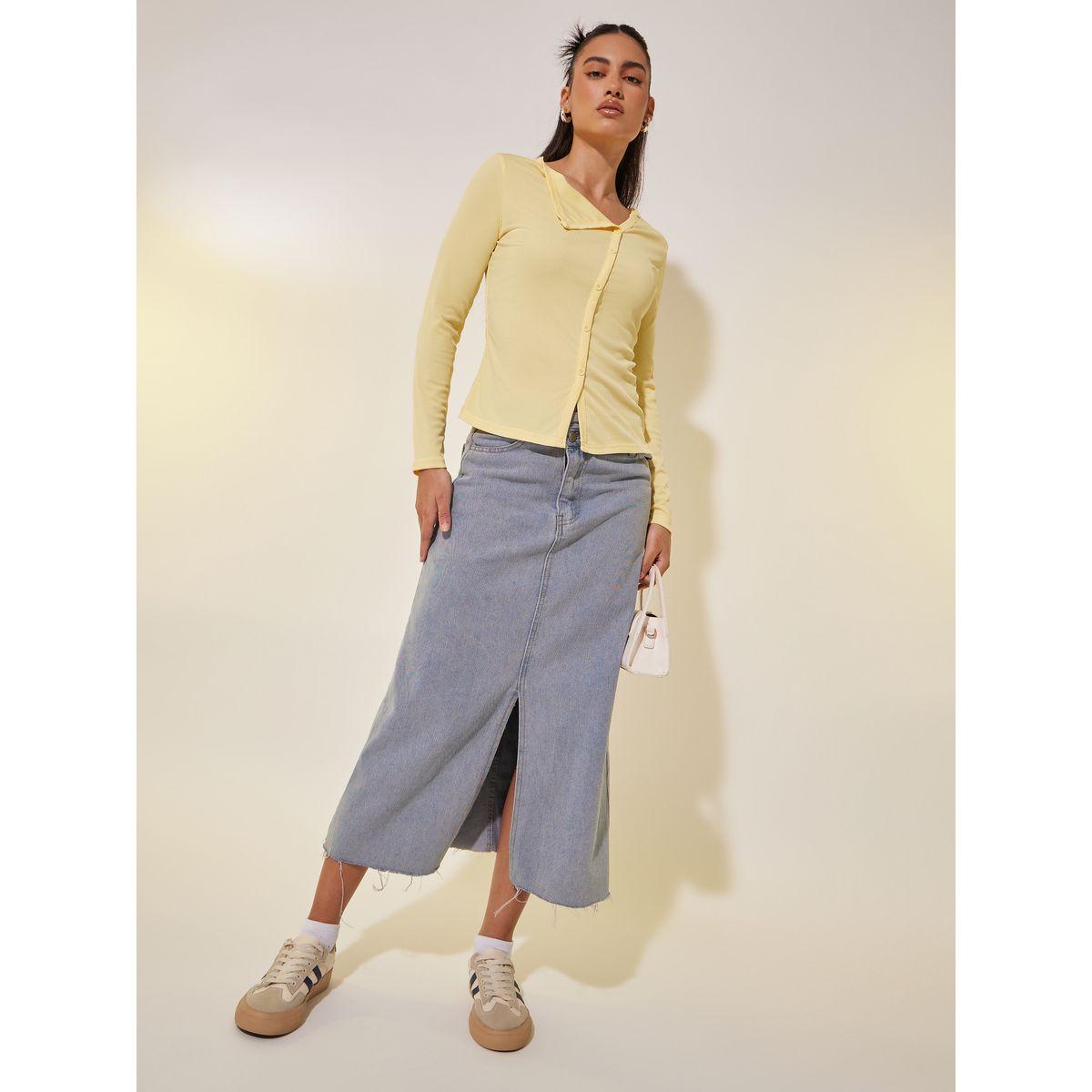 بلوزة سادة بياقة غير متماثلة مع تفاصيل أزرار-women-clothing-tshirts-image-2