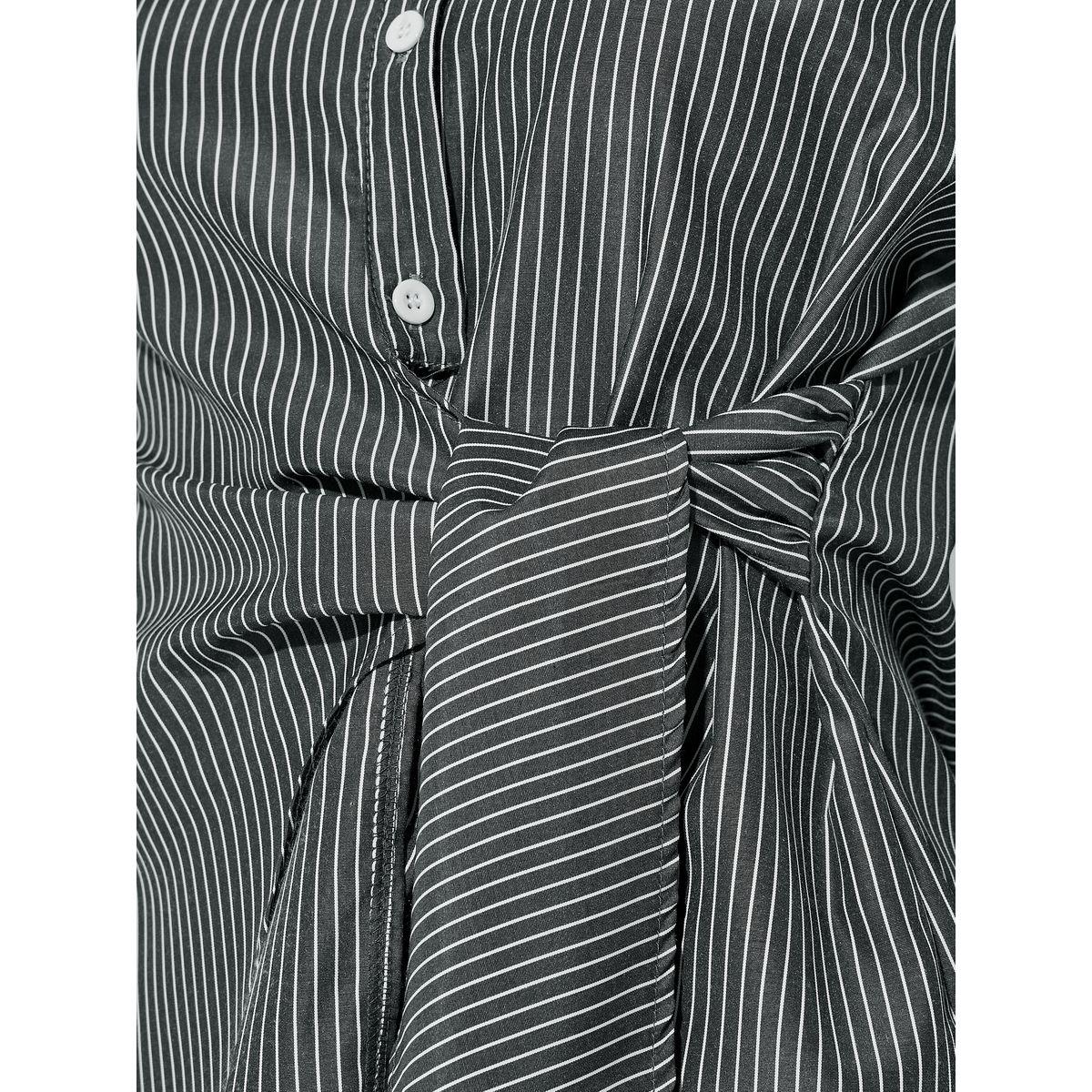 بلوزة مخططة بنمط لف وأكمام قصيرة-women-clothing-shirtsandblouses-blouses-image-3