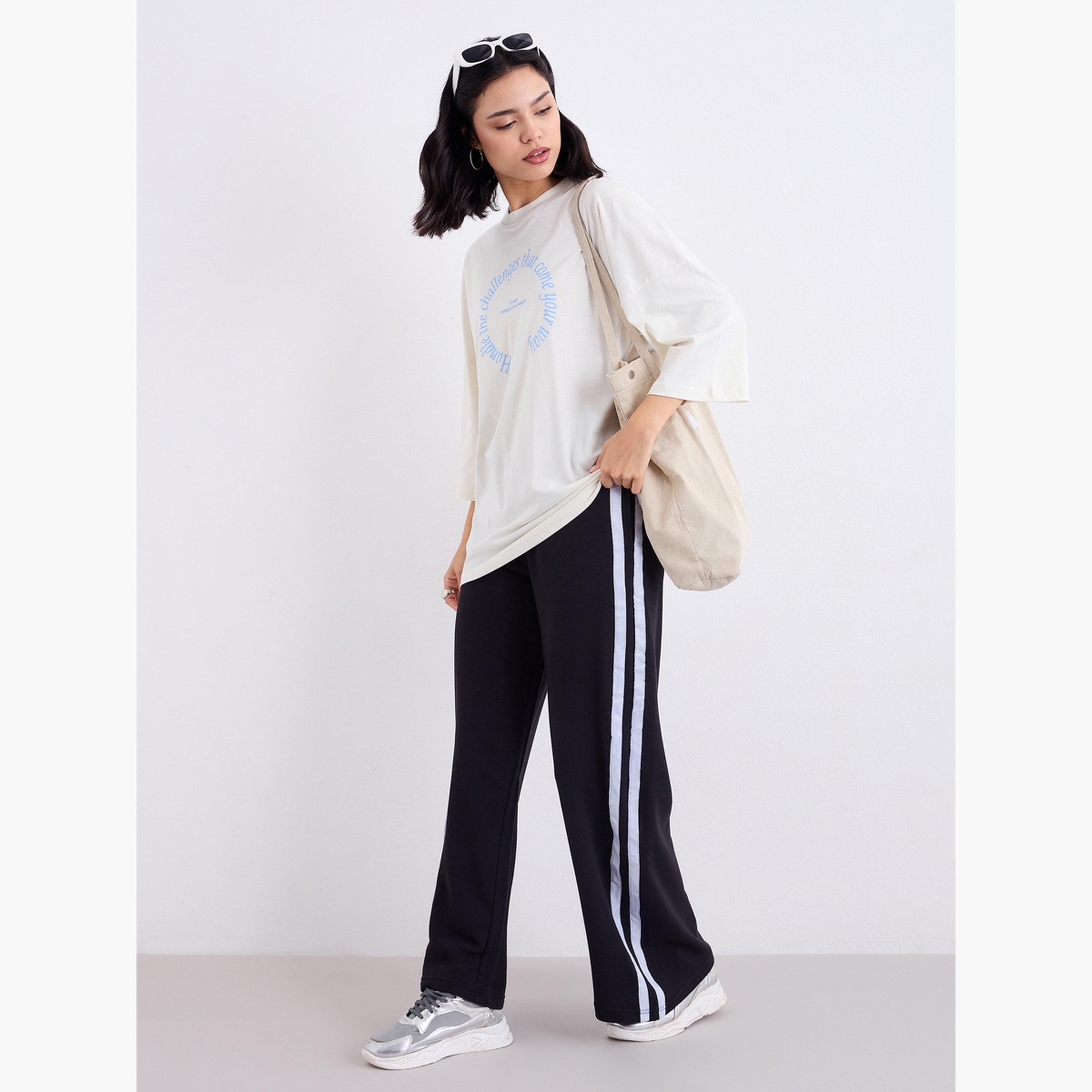 ستايلي - بنطال رياضي واسع الساق مع بشريط جانبي أسود-women-clothing-bottoms-joggers-image-2