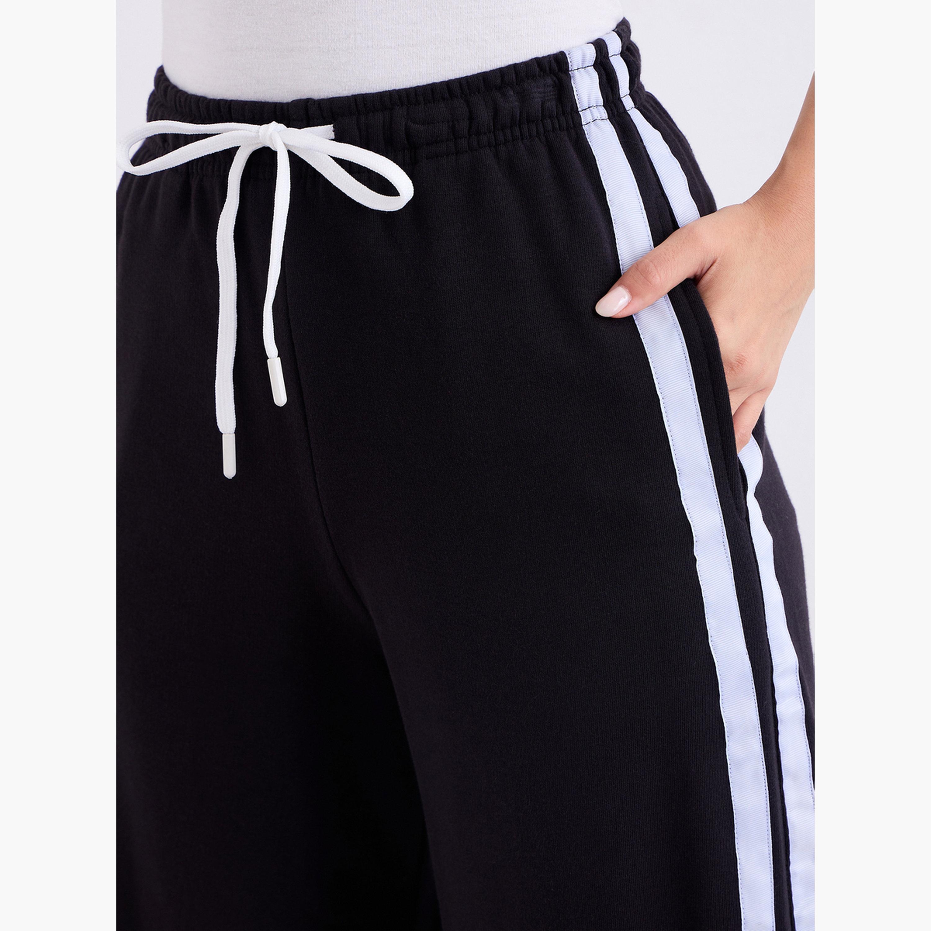 ستايلي - بنطال رياضي واسع الساق مع بشريط جانبي أسود-women-clothing-bottoms-joggers-image-5