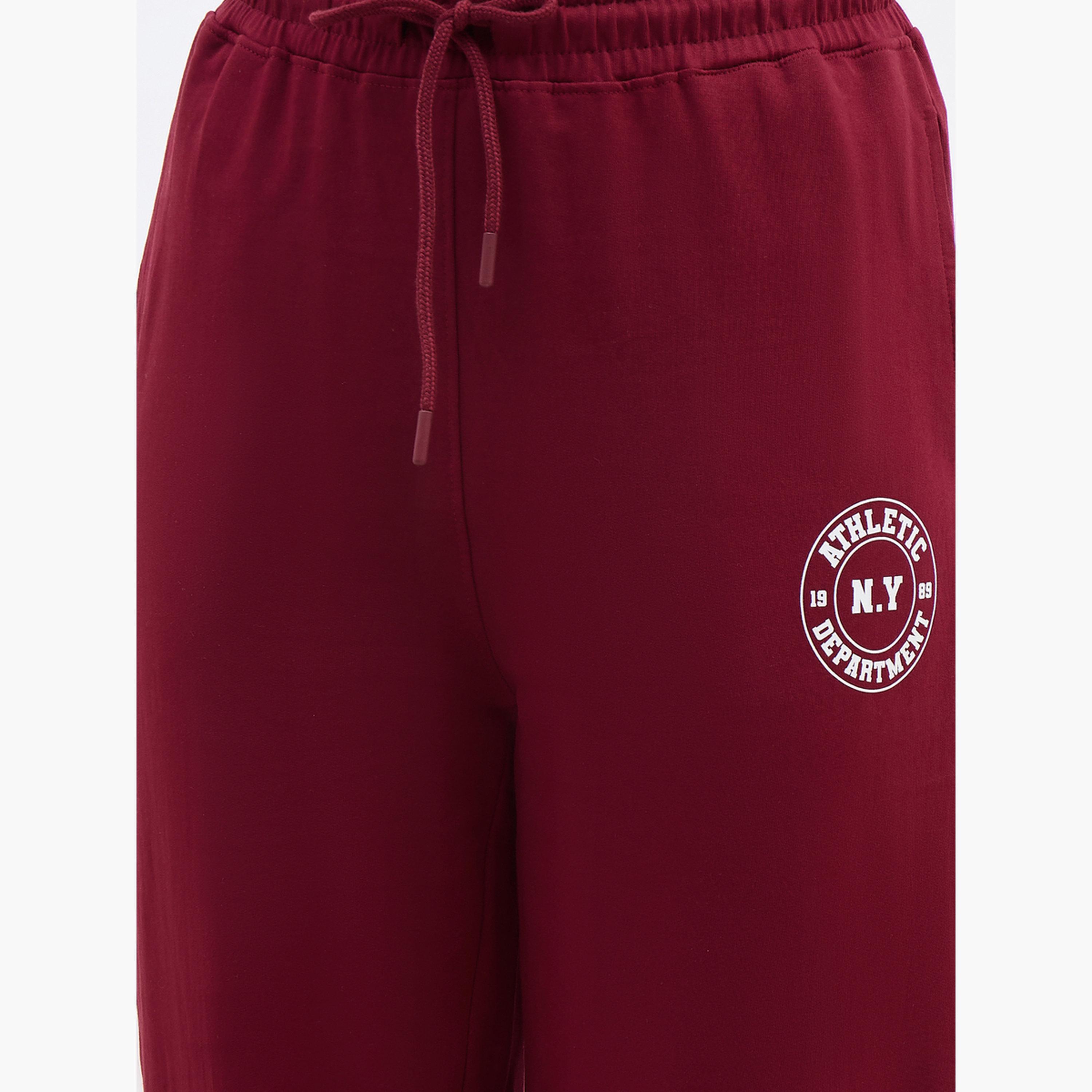 ستايلي - بنطال رياضي برغندي مدبب بطبعة جرافيكية-women-clothing-bottoms-joggers-image-5