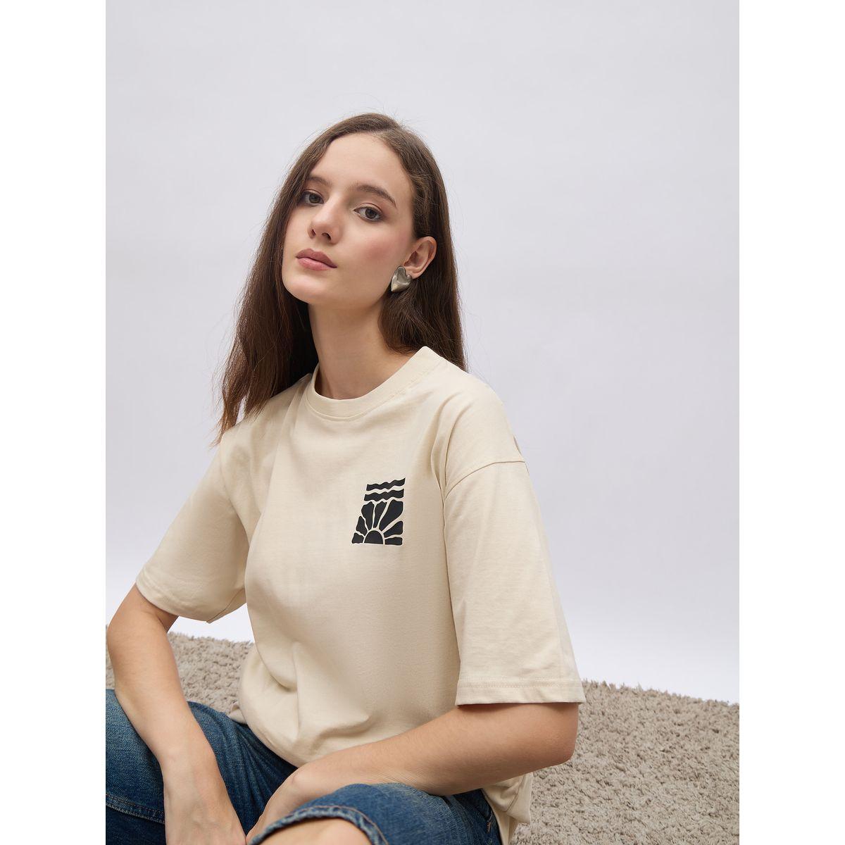 تيشيرت فضفاض بطبعة كتابة وأكمام قصيرة-women-clothing-tshirts-image-6