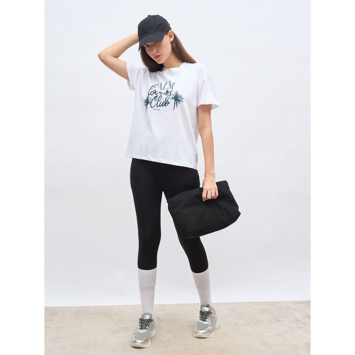 تيشيرت بقصة عادية وطبعة جرافيك-women-clothing-tshirts-image-1