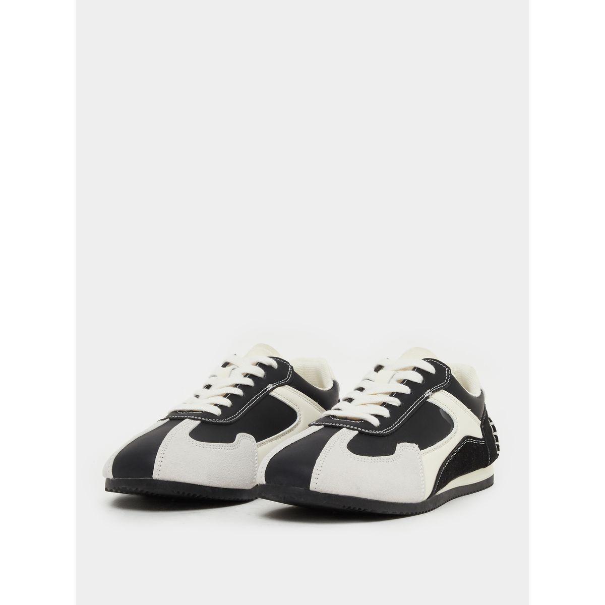 حذاء سنيكرز بنمط كتل الالوان ورباط غلق-women-shoes-sneakers-image-3