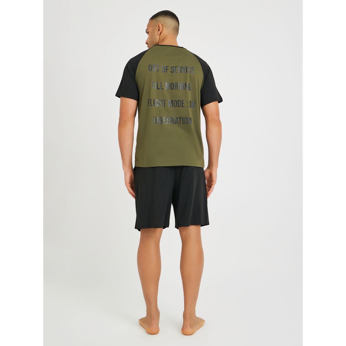 طقم بيجاما من شورت وتيشيرت بأكمام ريجلان-men-clothing-nightwear-sets-image-6