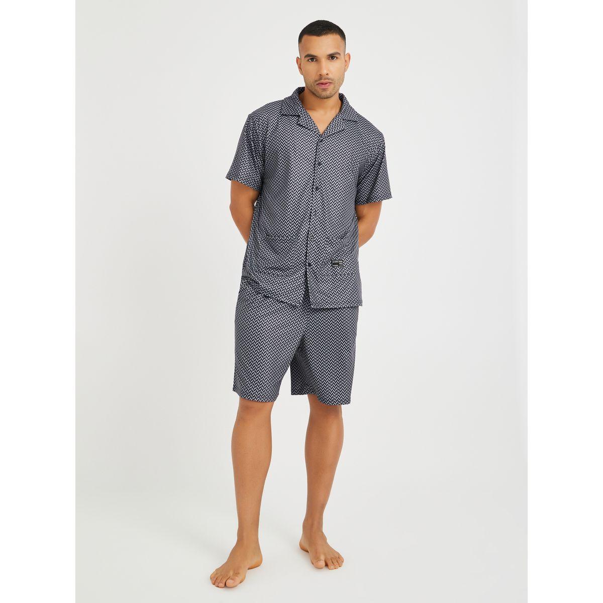 طقم من بنطال بيجاما وبلوزة بأكمام قصيرة-men-clothing-nightwear-sets-image-1