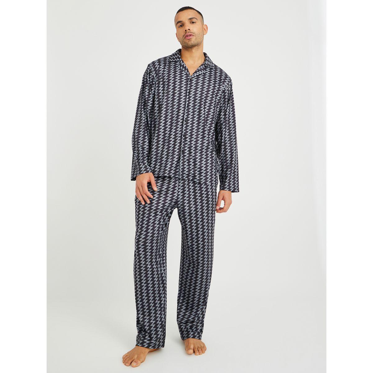 طقم من بنطال بيجاما وبلوزة بأكمام طويلة-men-clothing-nightwear-sets-image-1
