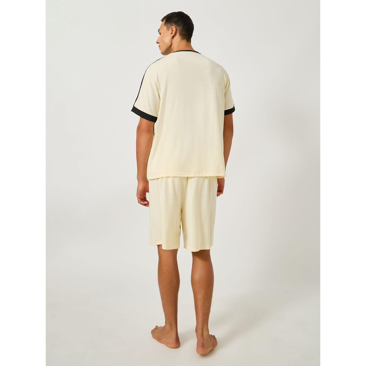 مجموعة من شورت وتيشيرت بطبعة صغيرة-men-clothing-nightwear-sets-image-4