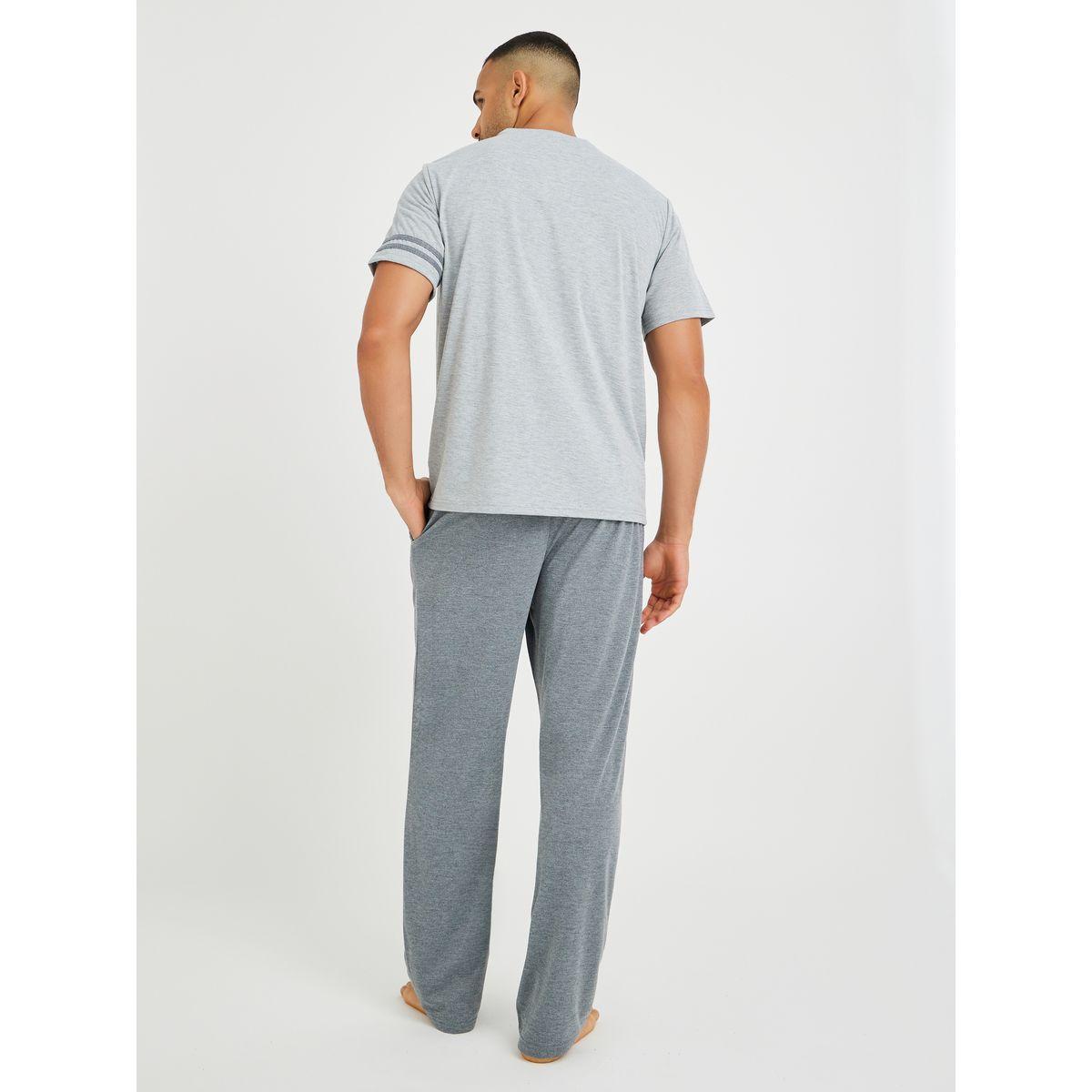 طقم من بنطال بيجاما وتيشيرت بطبعة كتابة-men-clothing-nightwear-sets-image-5