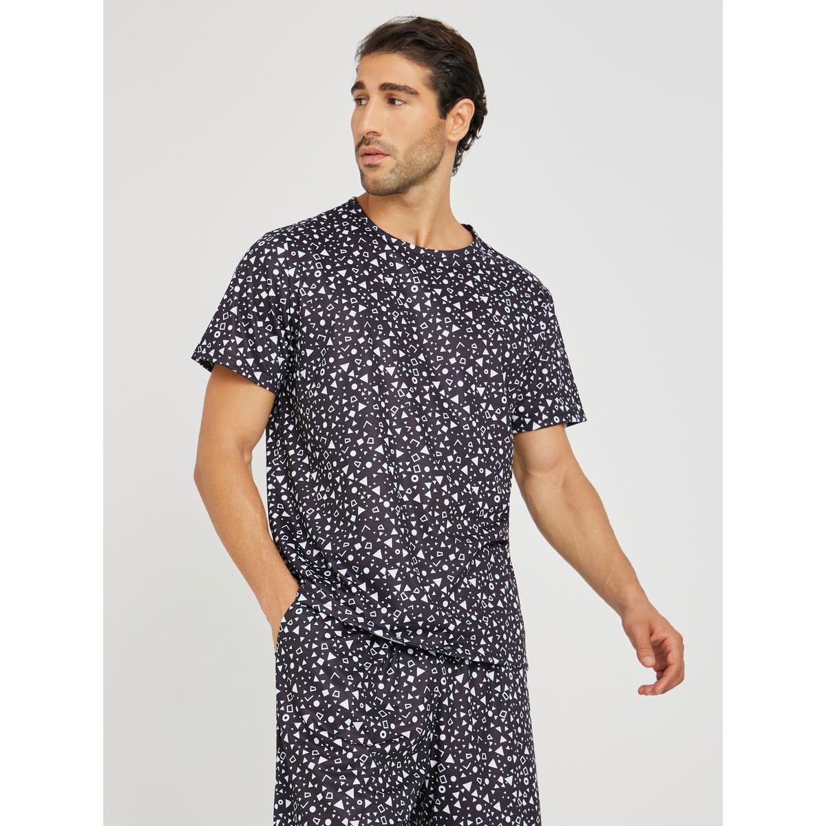طقم بيجاما من وشورت وتيشيرت بطبعة كاملة-men-clothing-nightwear-sets-image-2