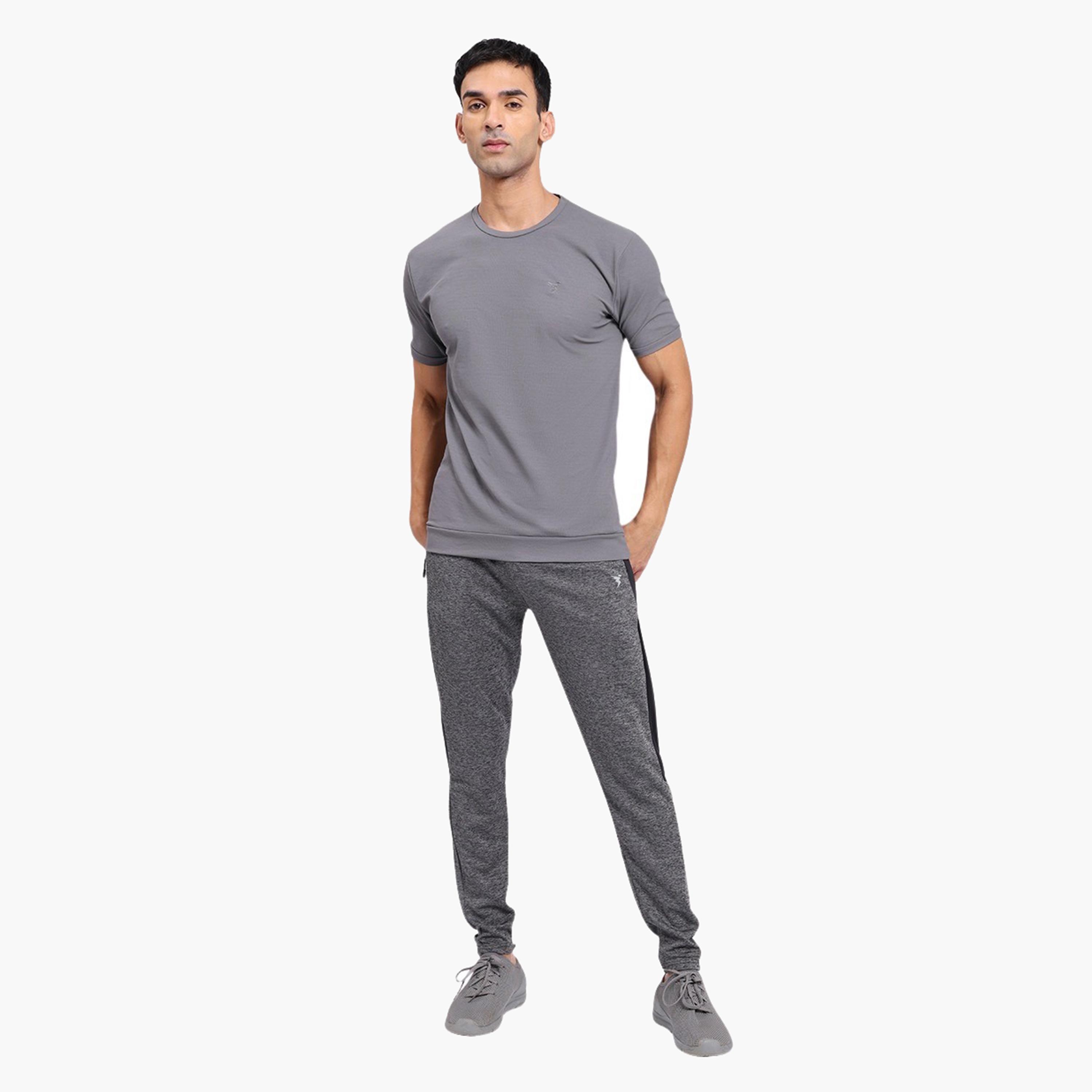 تكنوسبورت × ستايلي - بنطال رياضي رجالي ضيق موشح بقماش تكنو دراي-men-clothing-sportswearandactivewear-bottoms-joggers-image-1