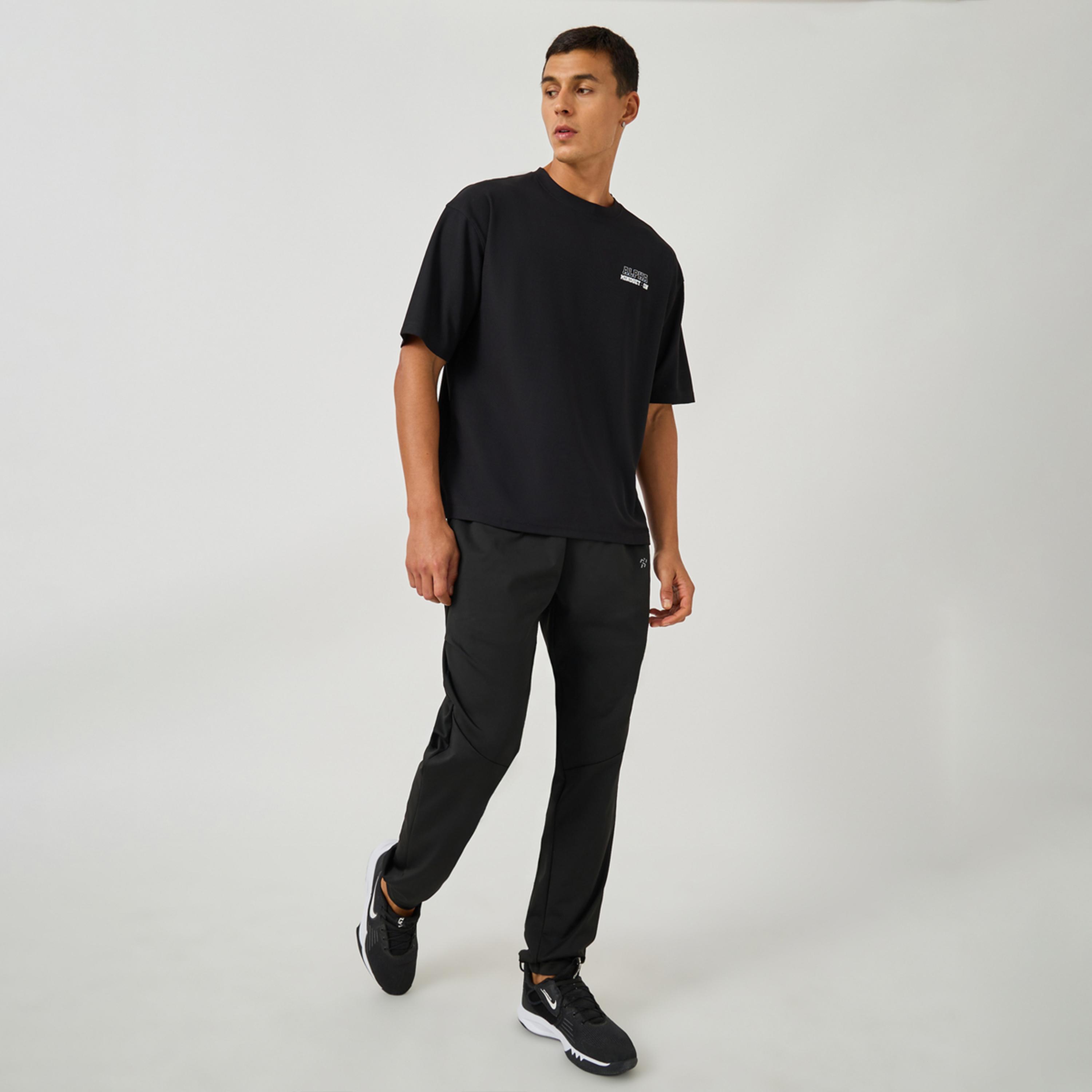 ستايلي - تي شيرت كبير الحجم من قماش بيكيه مايكرو بطبعة شعار-men-clothing-sportswearandactivewear-tshirtsandpolos-image-2