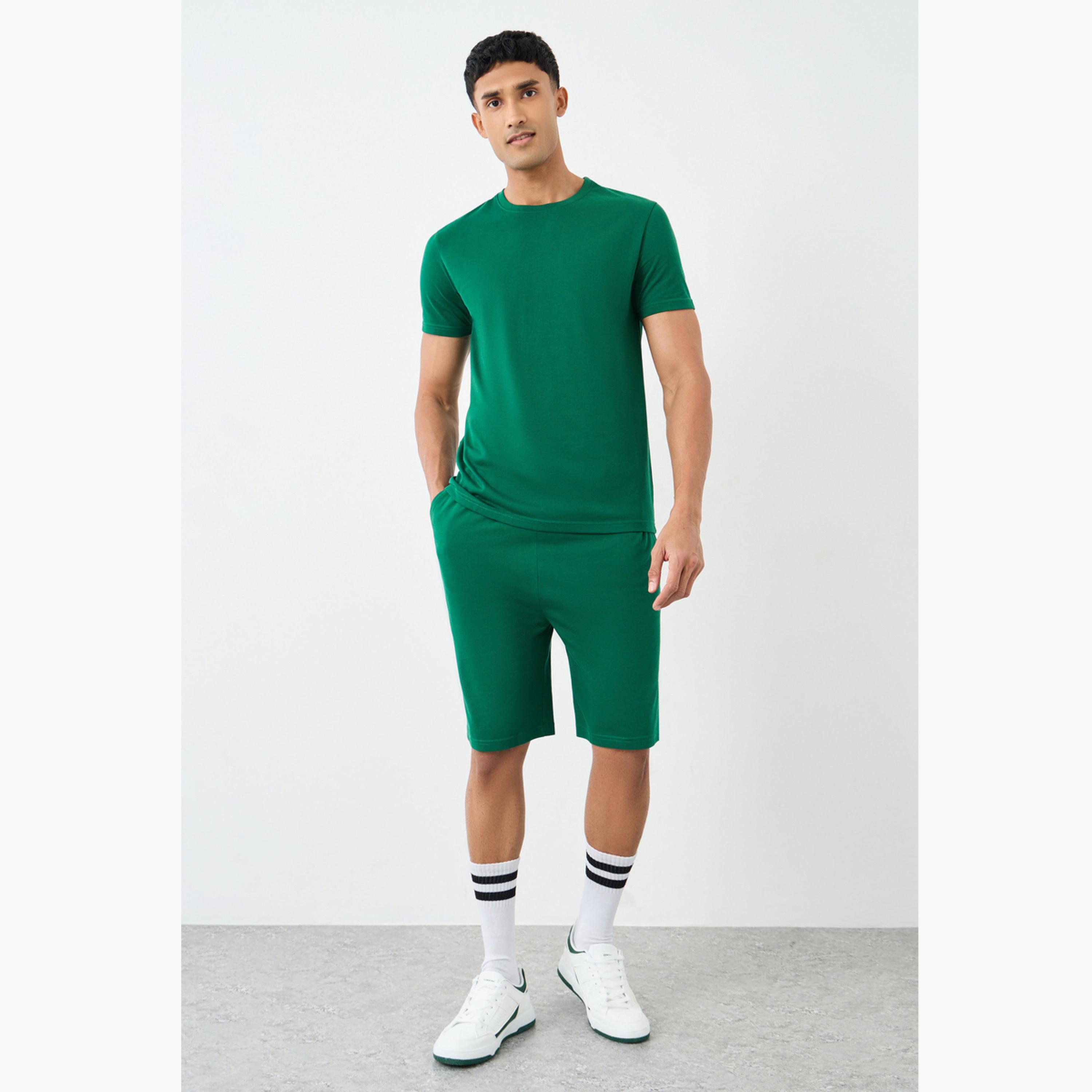 طقم بيجاما من تيشيرت بطبعة جرافيك وشورت للرجال-men-clothing-nightwear-sets-image-1