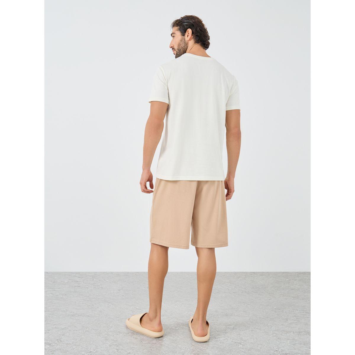 طقم بيجاما من شورت وتيشيرت بطبعة كتابة-men-clothing-nightwear-sets-image-4