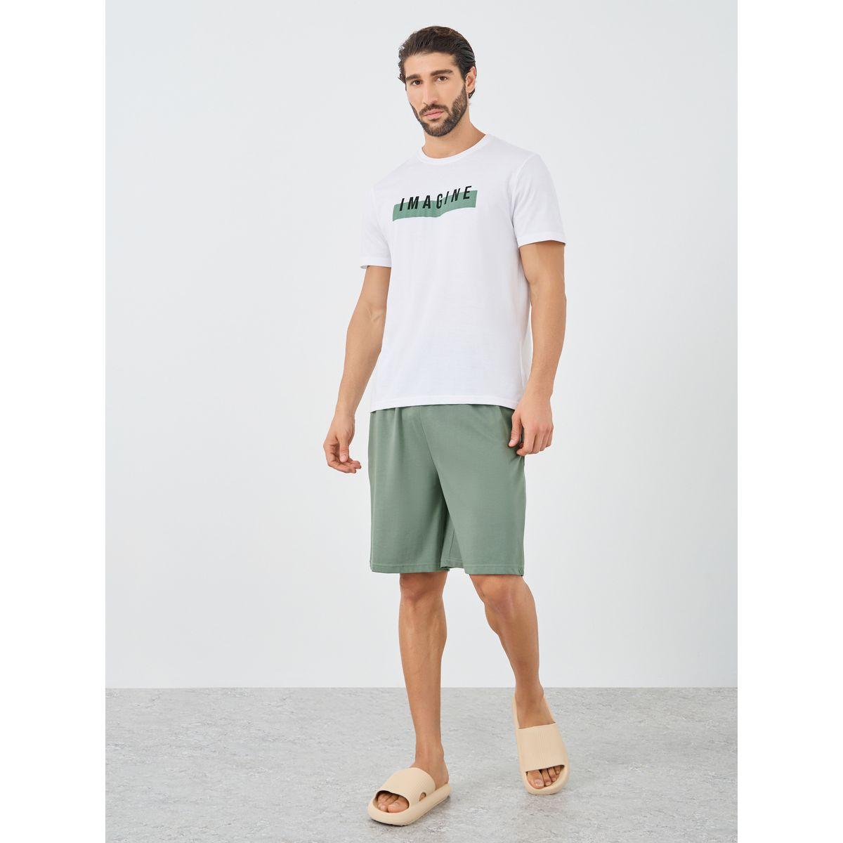 طقم بيجاما من شورت وتيشيرت بطبعة كتابة-men-clothing-nightwear-sets-image-1