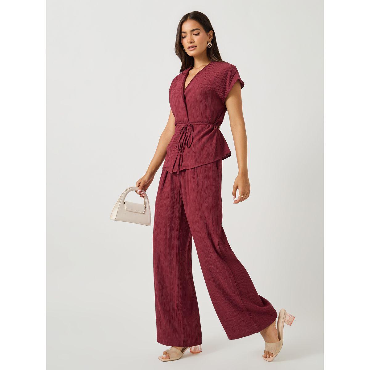 طقم منسق من بنطال وبلوزة بنمط لف وأربطة-women-clothing-coordsets-image-1