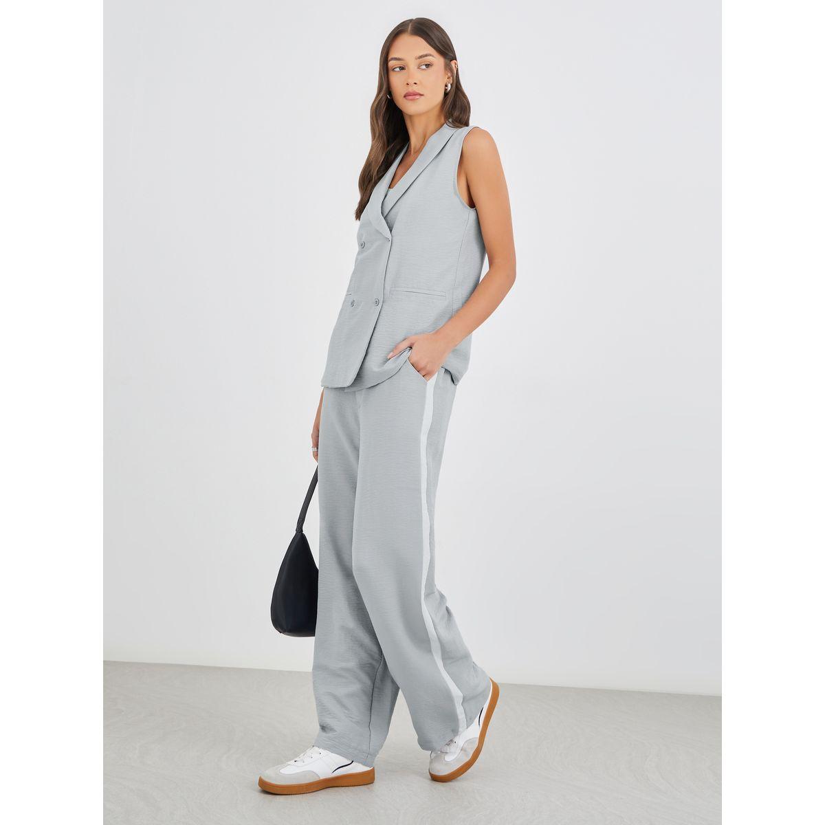 طقم منسق من بنطال بأرجل مستقيمة مع بليزر بلا أكمام-women-clothing-coordsets-image-1