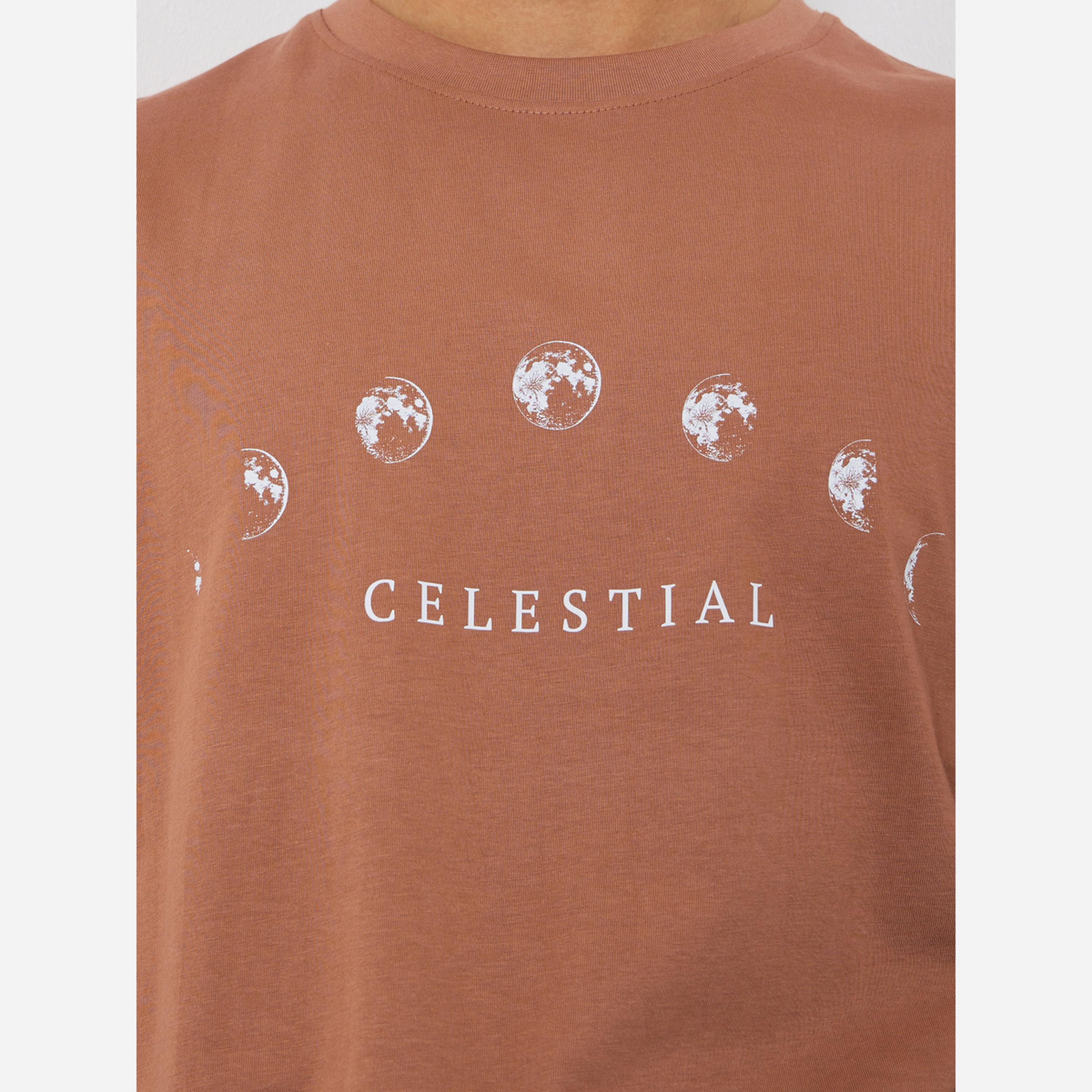 ستايلي - تيشيرت رجالي لون بني بطبعة سماوية مقاس واسع-men-clothing-tshirtsandpolos-tshirts-image-3
