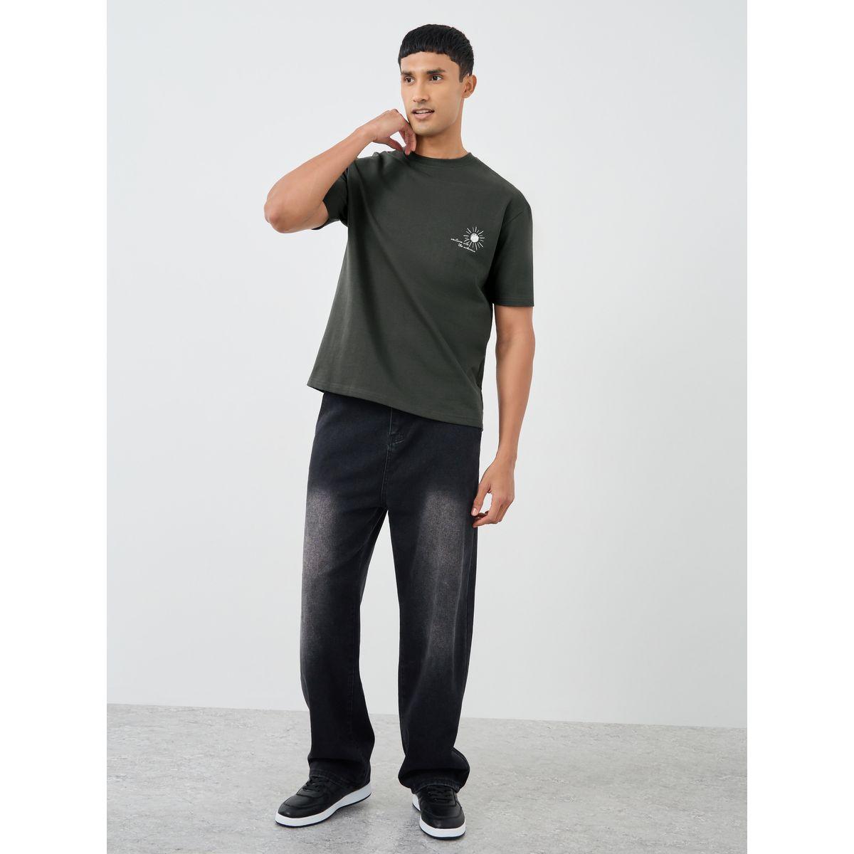 تيشيرت فضفاض بياقة دائرية وطبعة جرافيك-men-clothing-tshirtsandpolos-tshirts-image-2