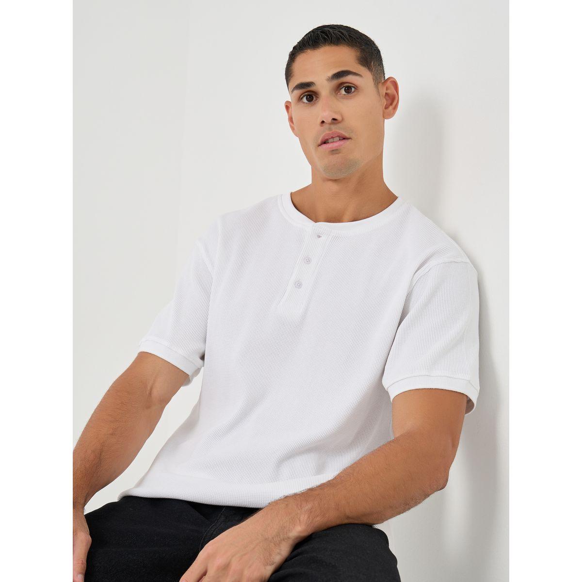تيشيرت محبوك بنمط وافل مع ياقة بأزرار-men-clothing-tshirtsandpolos-polos-image-1