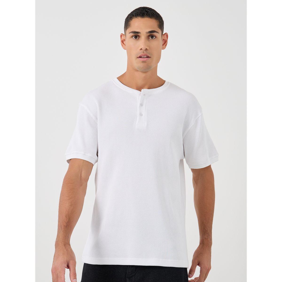 تيشيرت محبوك بنمط وافل مع ياقة بأزرار-men-clothing-tshirtsandpolos-polos-image-3