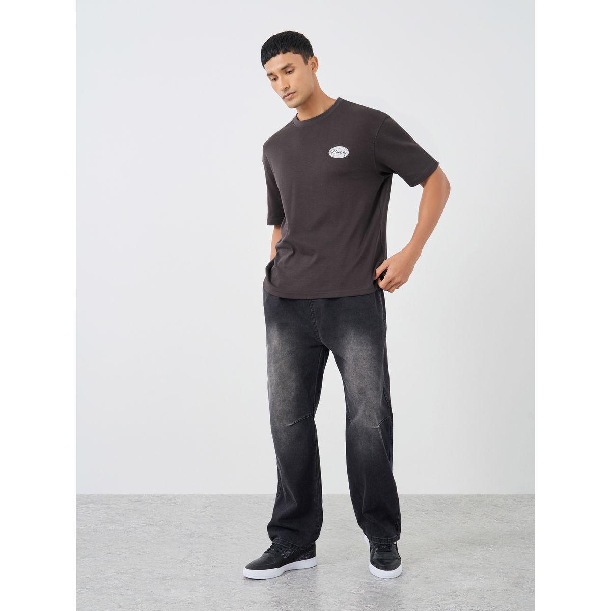 تيشيرت فضفاض بطبعة جرافيك وياقة دائرية-men-clothing-tshirtsandpolos-tshirts-image-2