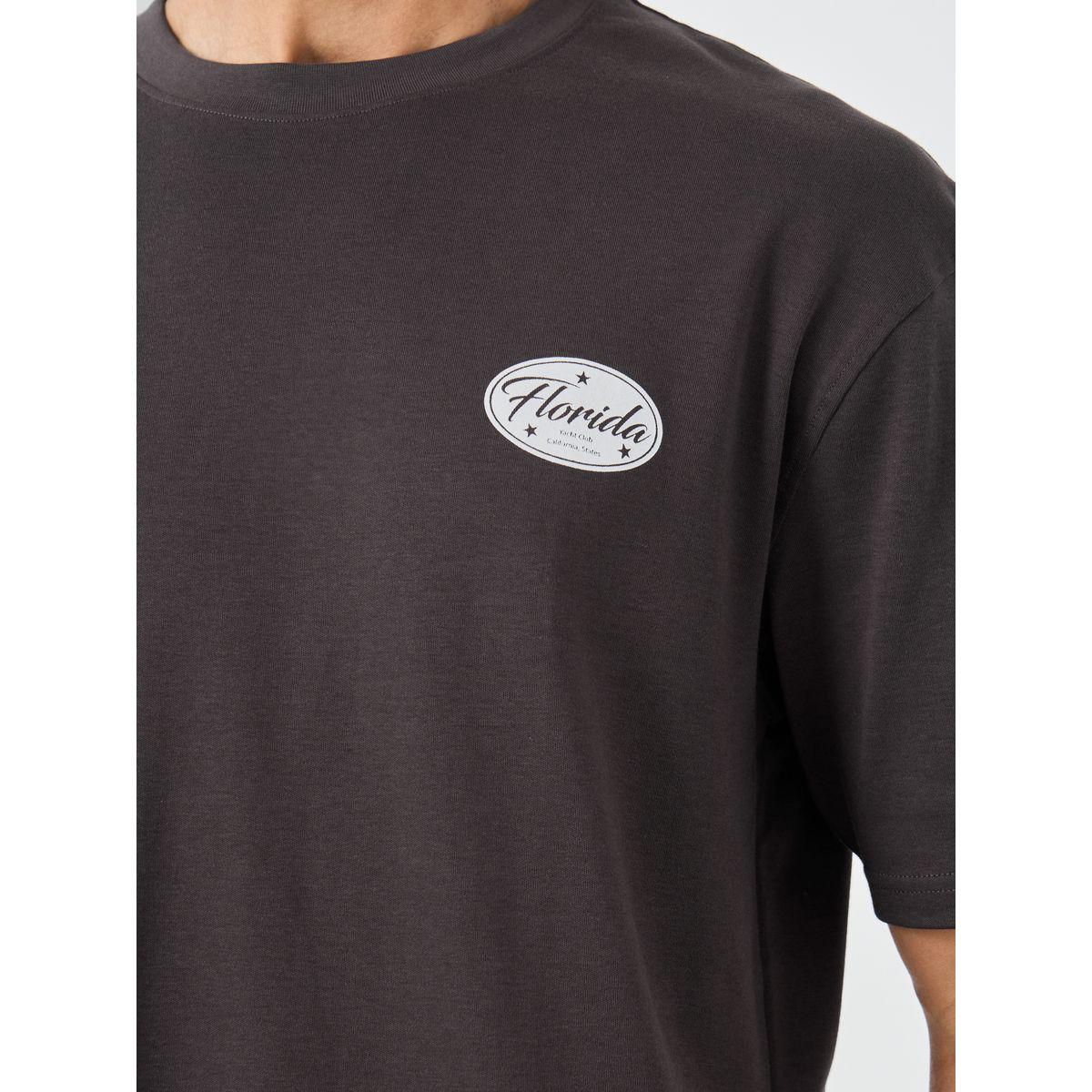 تيشيرت فضفاض بطبعة جرافيك وياقة دائرية-men-clothing-tshirtsandpolos-tshirts-image-4