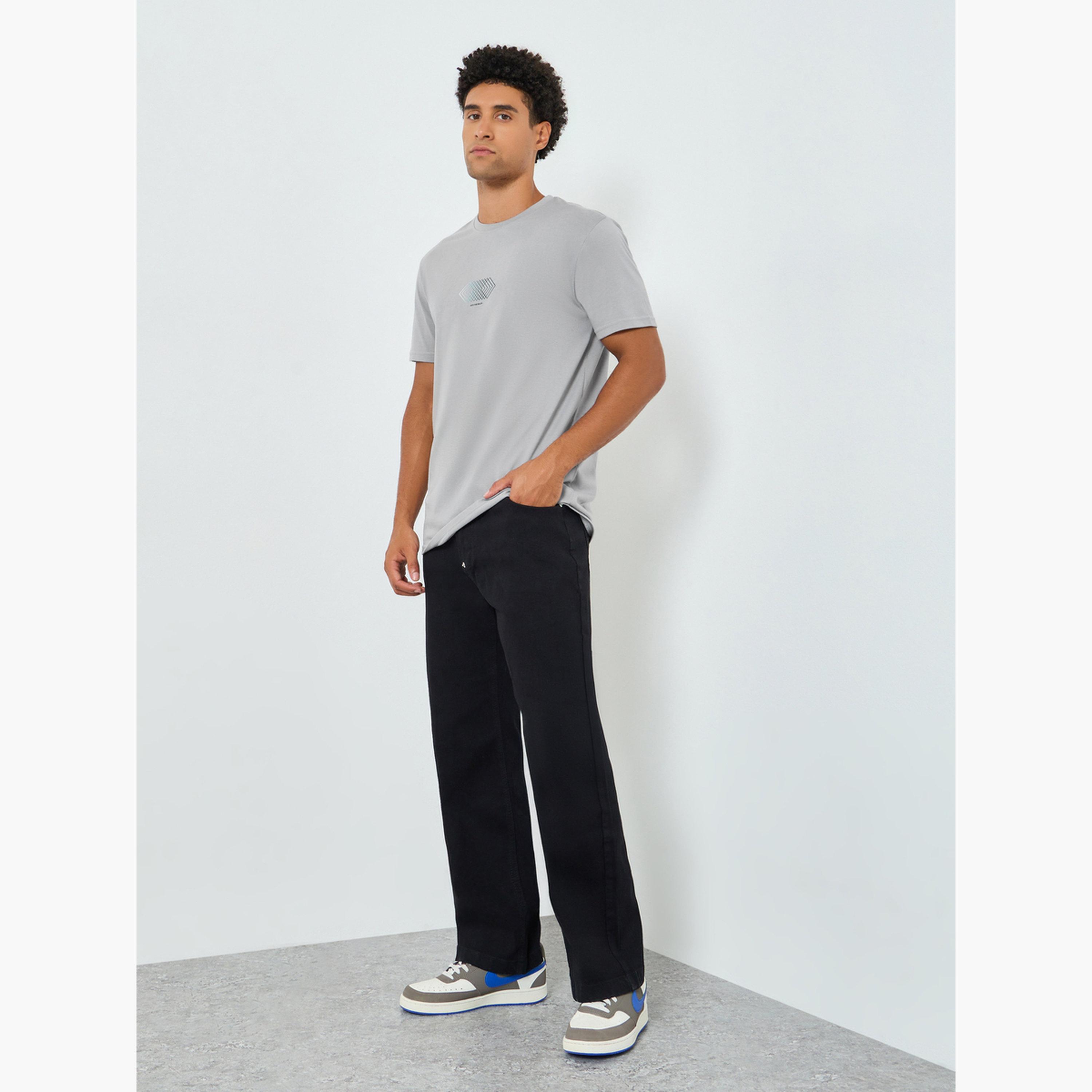 تيشيرت رجالي رمادي بياقة دائرية وطبعة جرافيك-men-clothing-tshirtsandpolos-tshirts-image-2