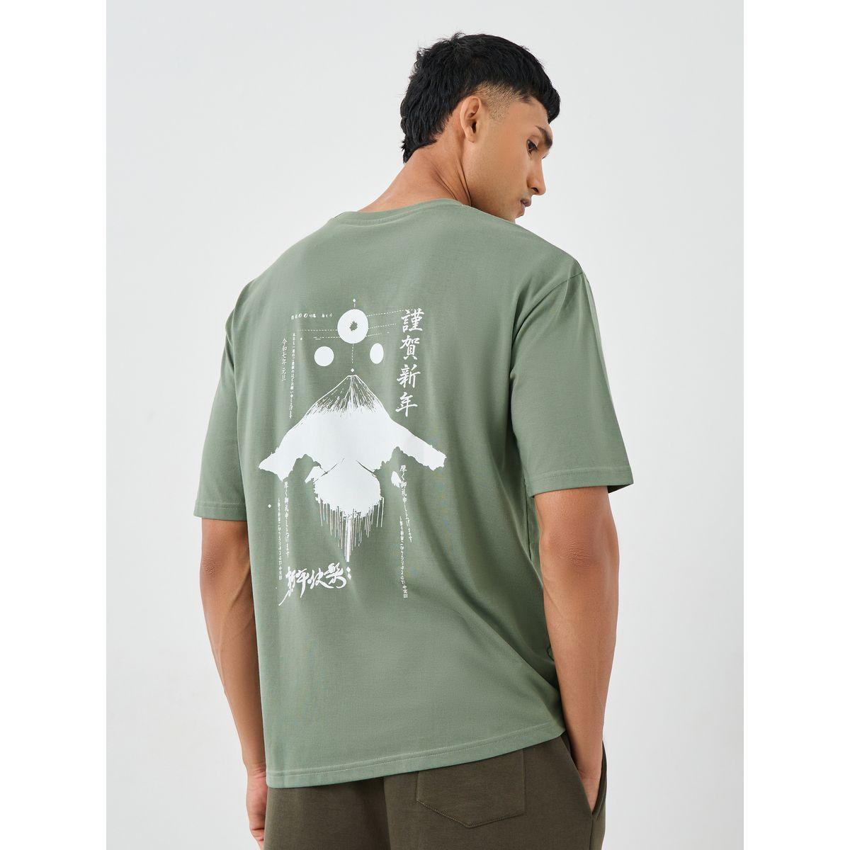 تيشيرت فضفاض بطبعة جرافيك وياقة دائرية-men-clothing-tshirtsandpolos-tshirts-image-5