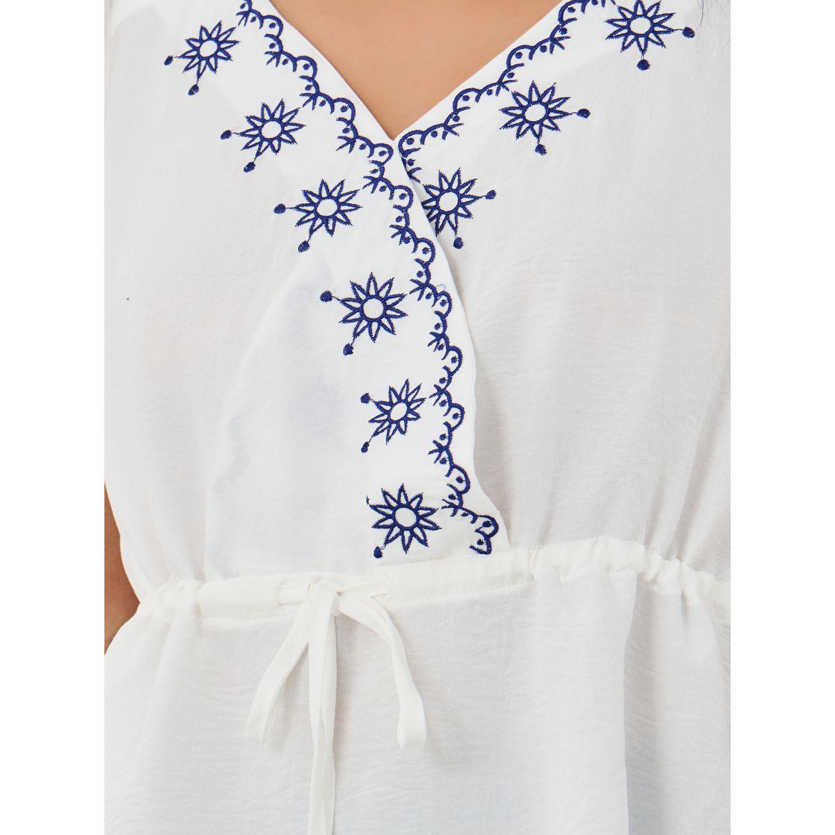 بلوزة بيبلوم بتفاصيل مُطرّزة وأكمام منفوخة-women-clothing-shirtsandblouses-blouses-image-4