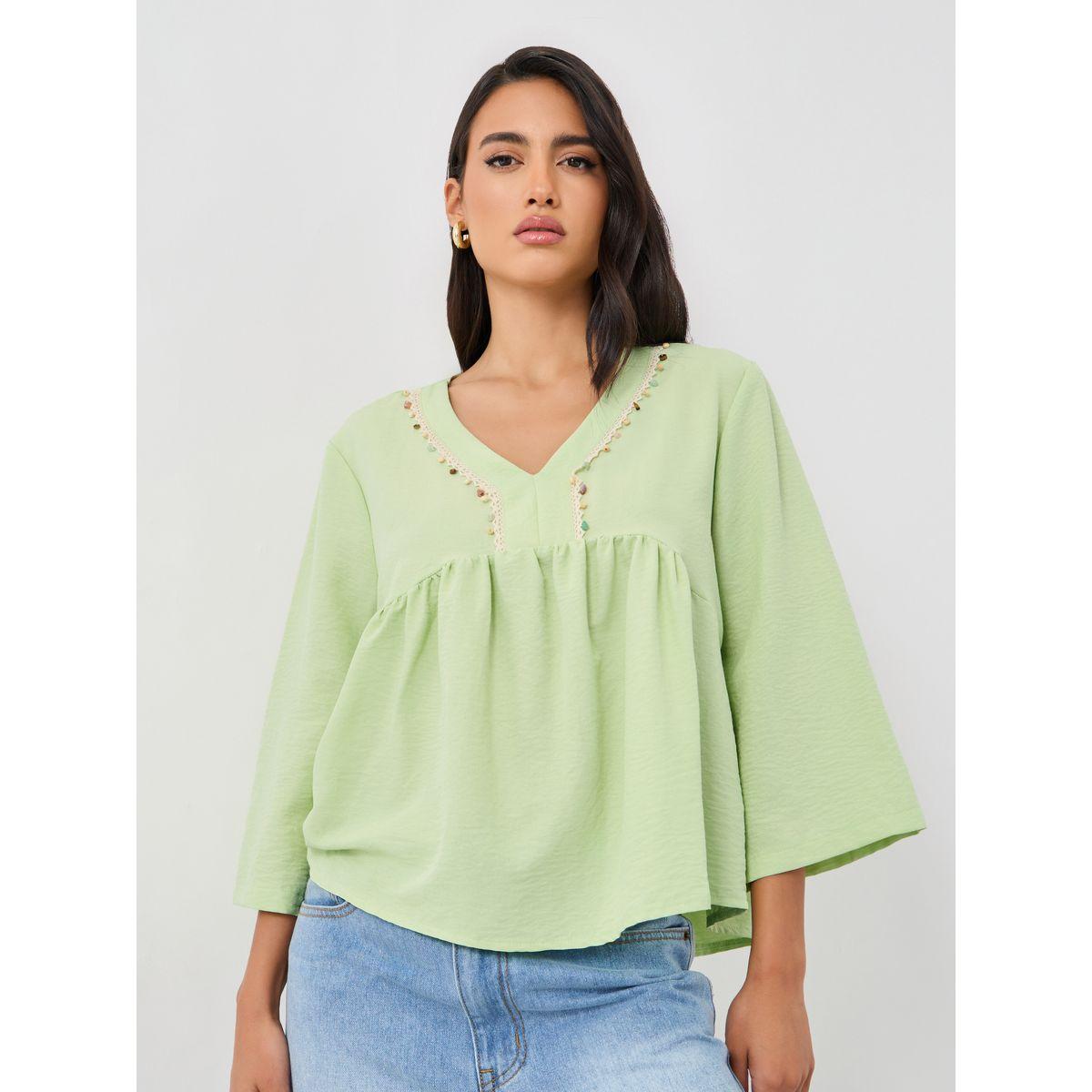 بلوزة بيبلوم بتفاصيل دانتيل وأكمام منفوخة-women-clothing-shirtsandblouses-blouses-image-1