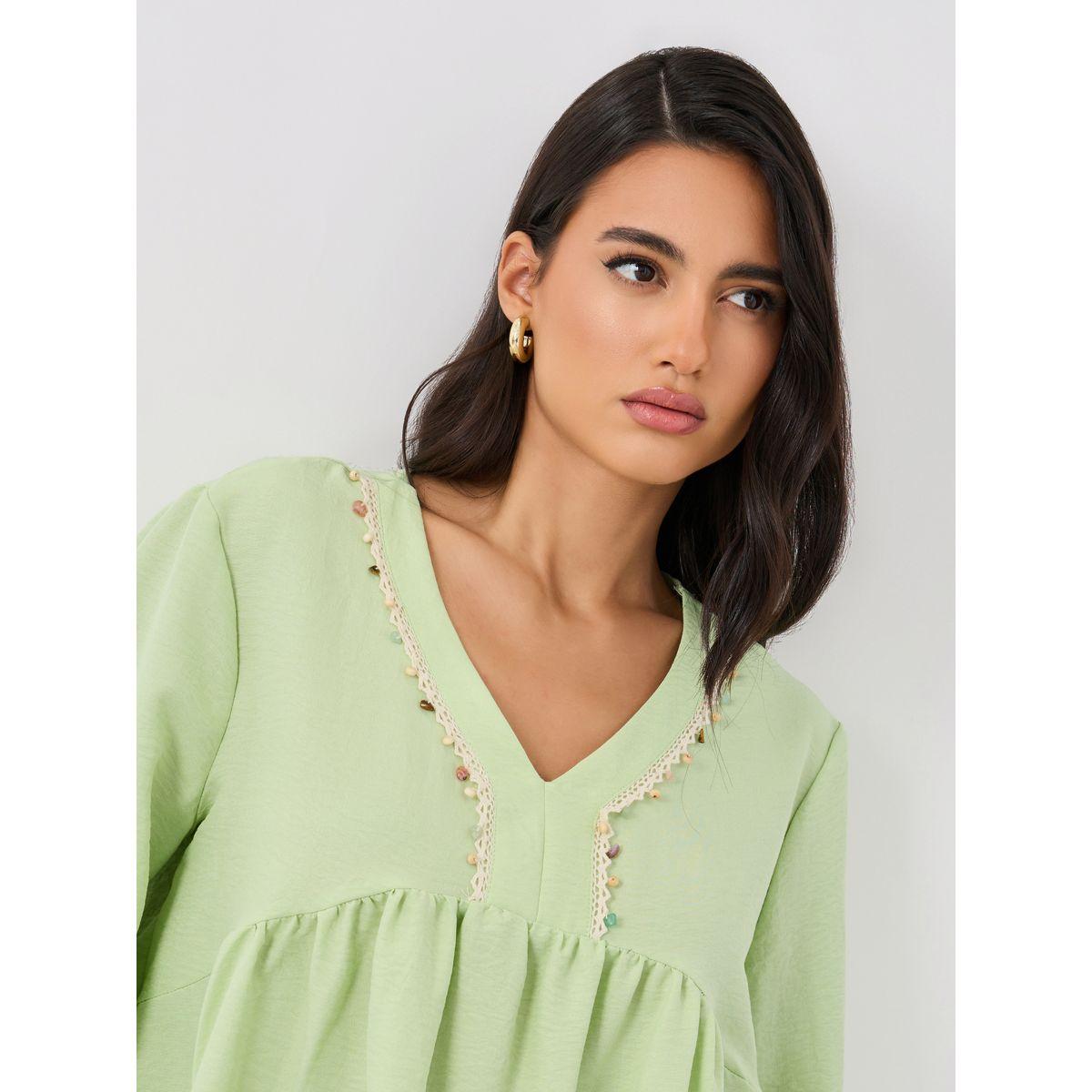 بلوزة بيبلوم بتفاصيل دانتيل وأكمام منفوخة-women-clothing-shirtsandblouses-blouses-image-3