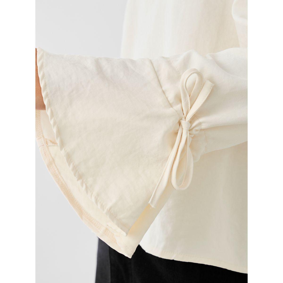 بلوزة سادة بقصة عادية وأكمام فلوت مع تفاصيل محزوزة-women-clothing-shirtsandblouses-shirts-image-4