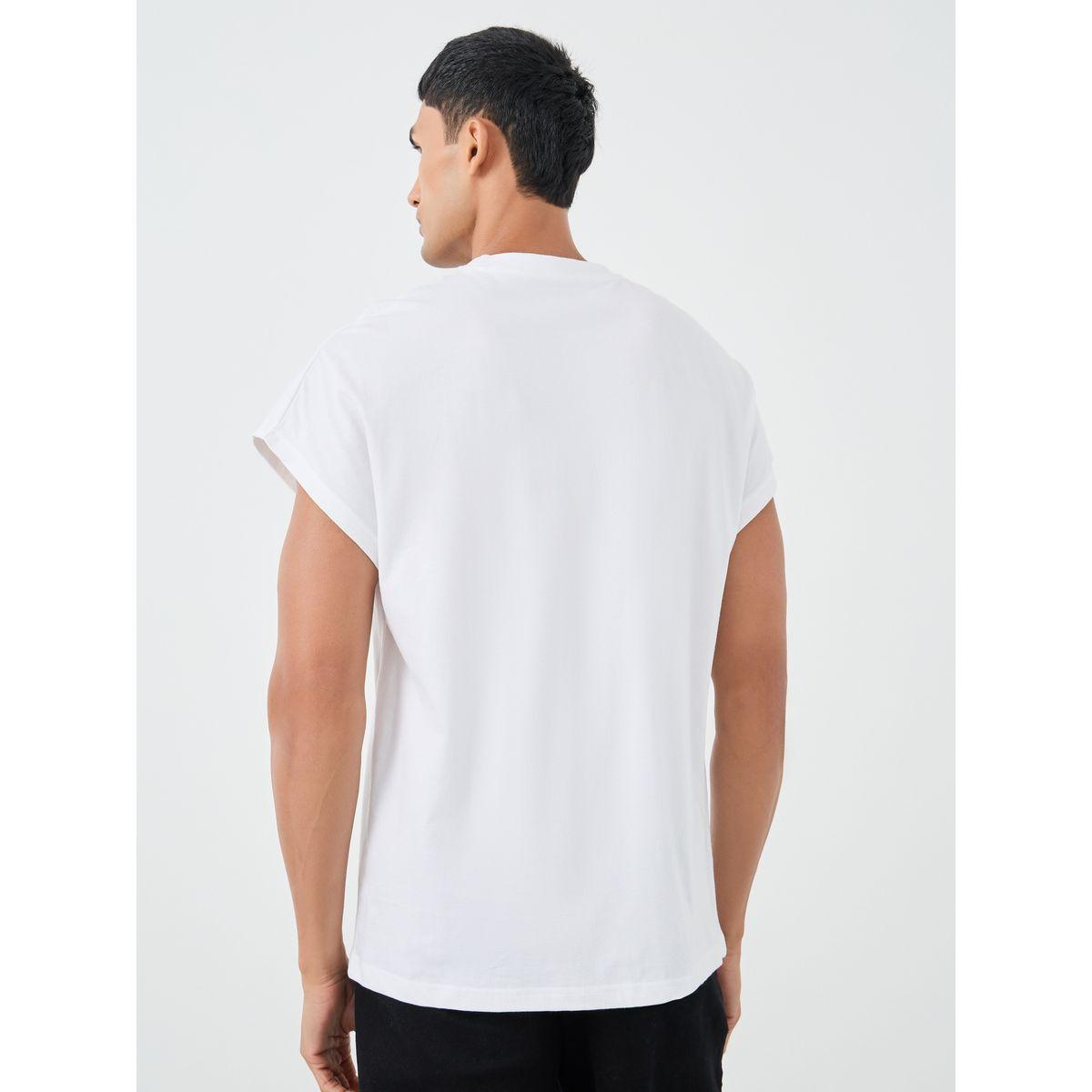 تيشيرت بياقة ضيقة وطبعة صغيرة-men-clothing-tshirtsandpolos-tshirts-image-4