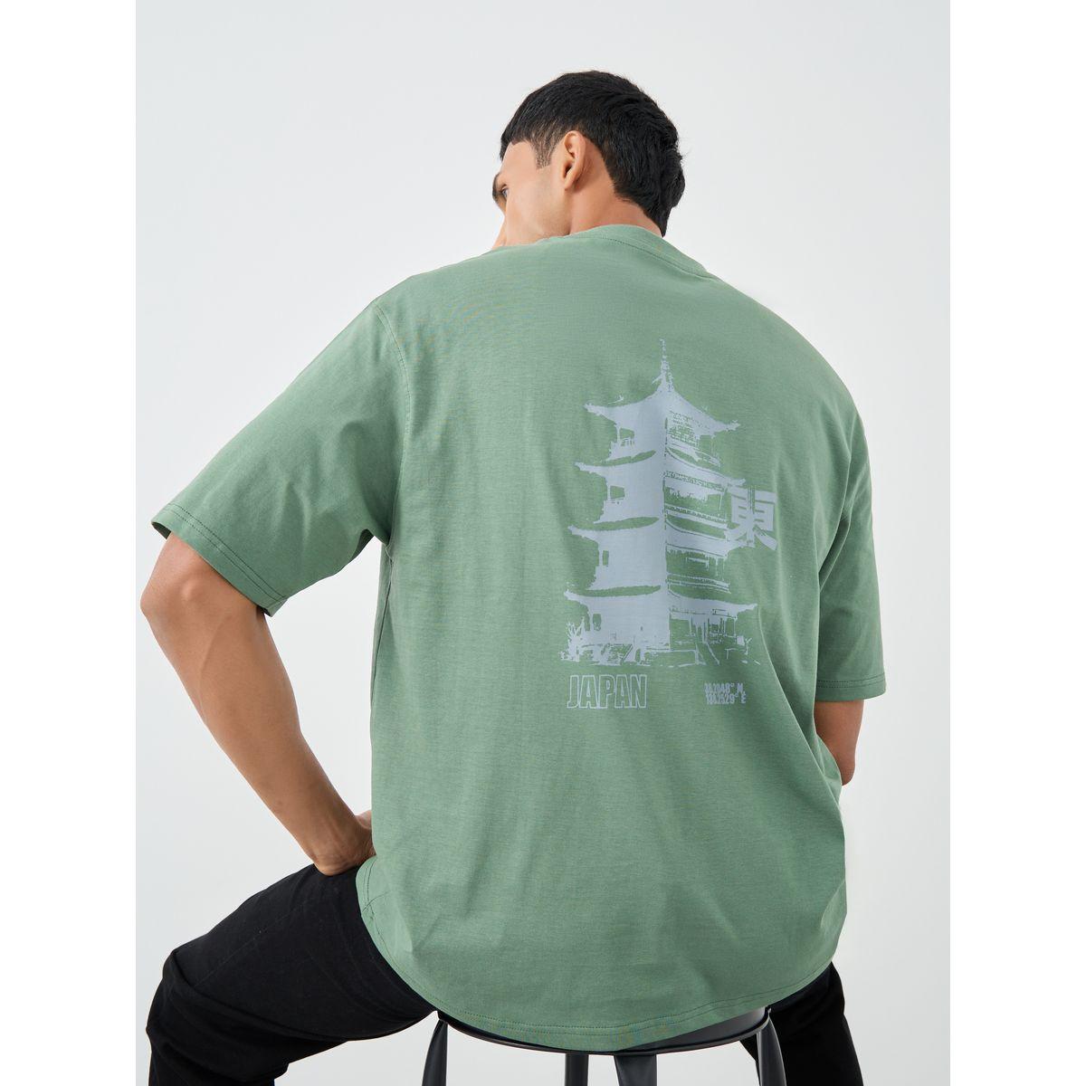 تيشيرت فضفاض بطبعة كتابة وياقة ضيقة-men-clothing-tshirtsandpolos-tshirts-image-1
