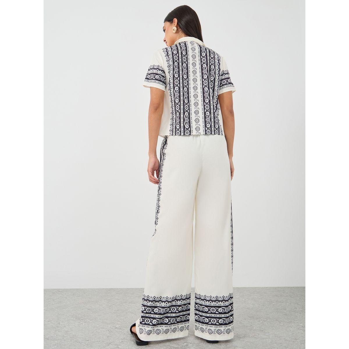 طقم منسق من بنطال وبلوزة مطبعة بتفاصيل أزرار-women-clothing-coordsets-image-5